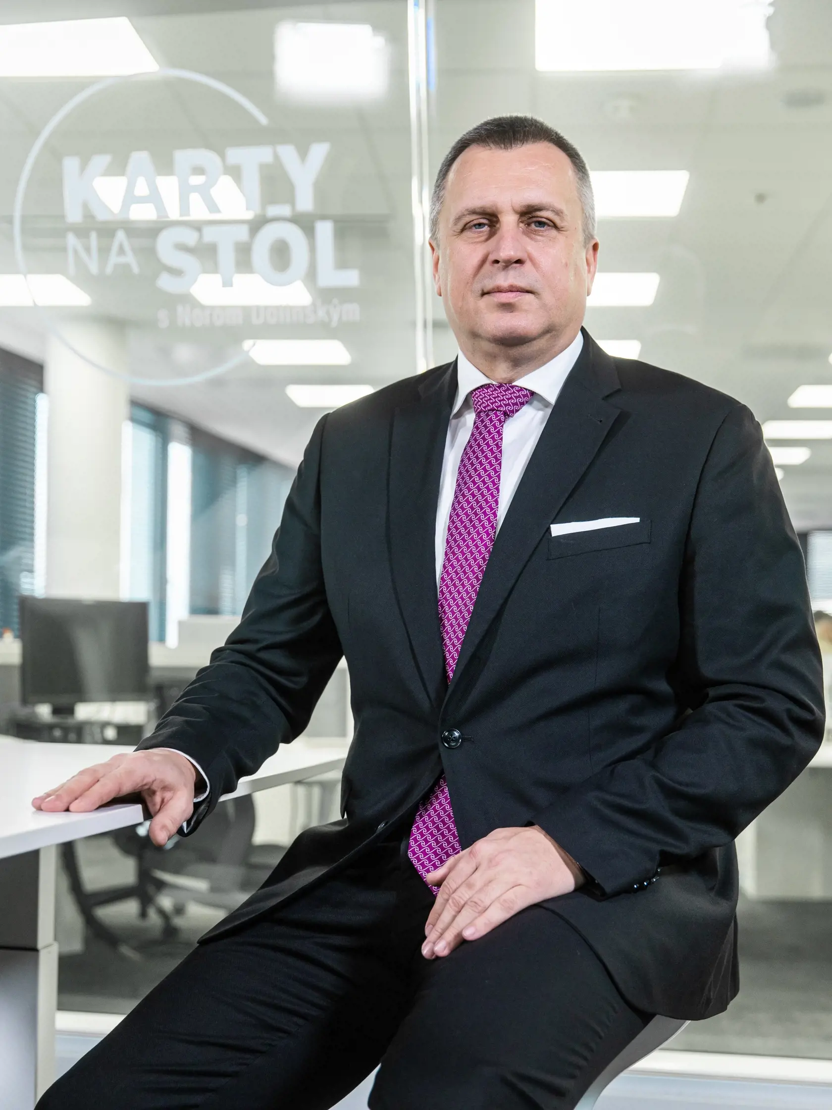 Andrej Danko dlhodobo deklaruje snahu spojiť opozičné sily "národoveckých" strán. Dokonca sa nevyhýba ani spojeniu s KSS.