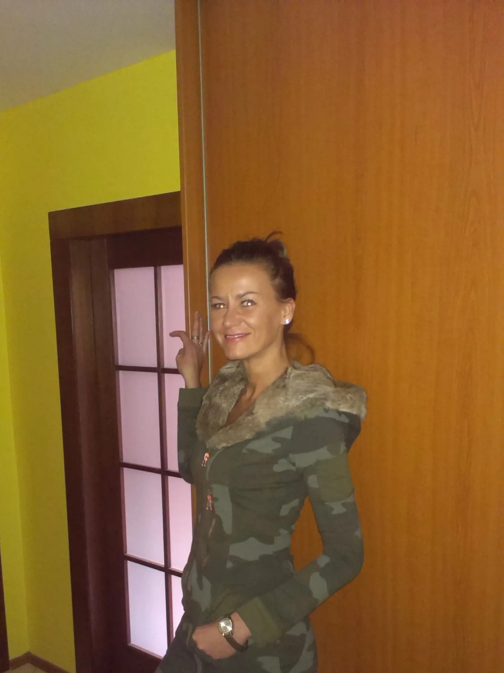 To, prečo bola Erika skoro ráno v prvý novoročný deň sama pomerne ďaleko od svojho bytu, nevedel nikto povedať.