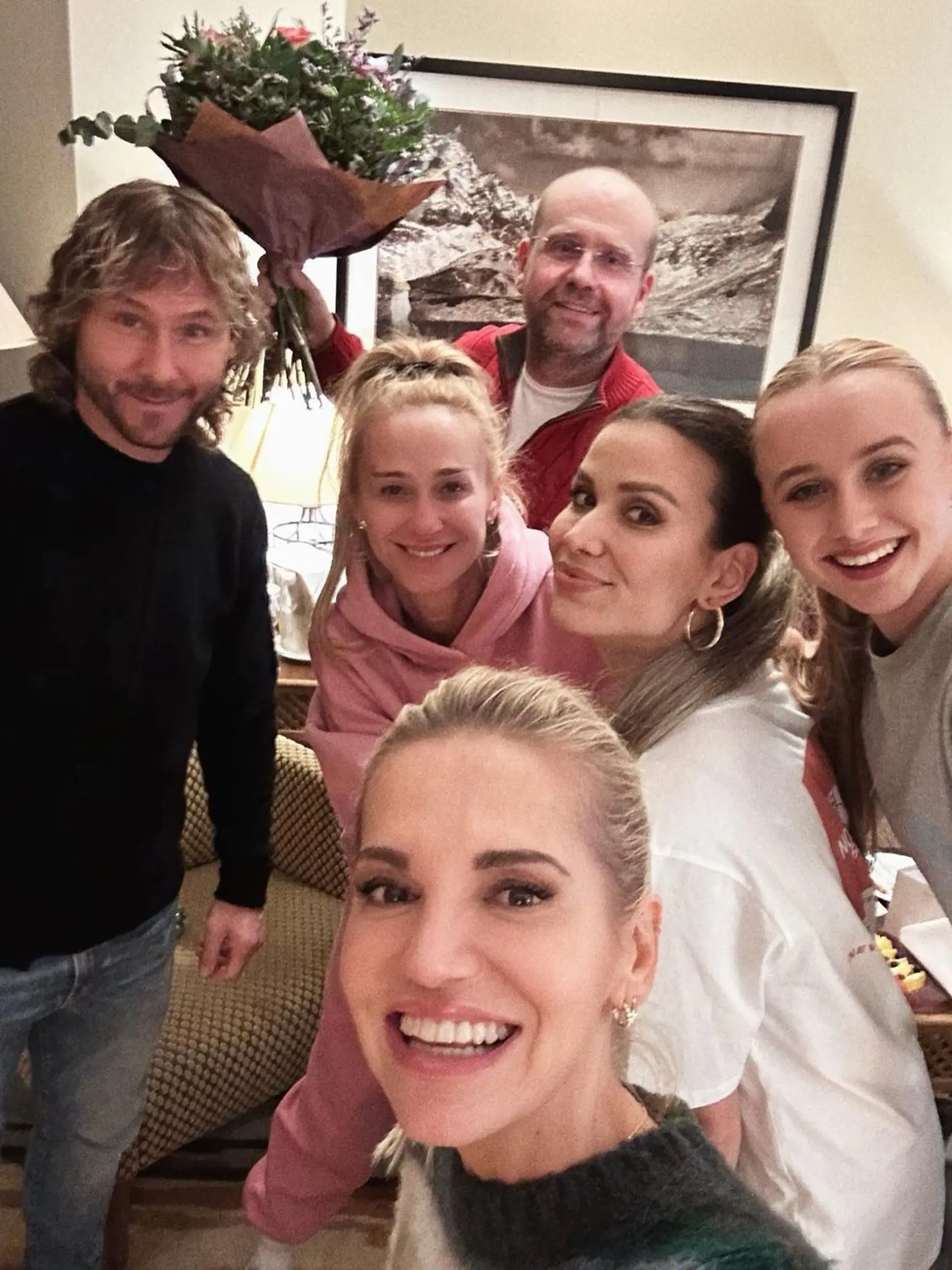 Tesne po tom, čo Nedvěd opustil Juventus, to Dara komentovala takto: „Komentovať jeho pracovné rozhodnutie mi neprináleží. Z pohľadu jeho partnerky môžem iba konštatovať, nejde o prekvapujúce či nečakané rozhodnutie. Keď odstúpi šéf, jeho vojsko ho úplne prirodzene nasleduje,“ uviedla Dara pre český Blesk.