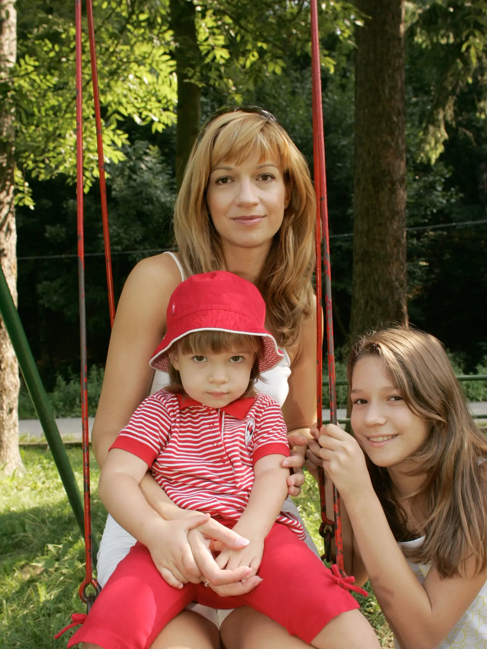 Jarmila Lajčáková-Hargašová s dcérami pred rokmi.
