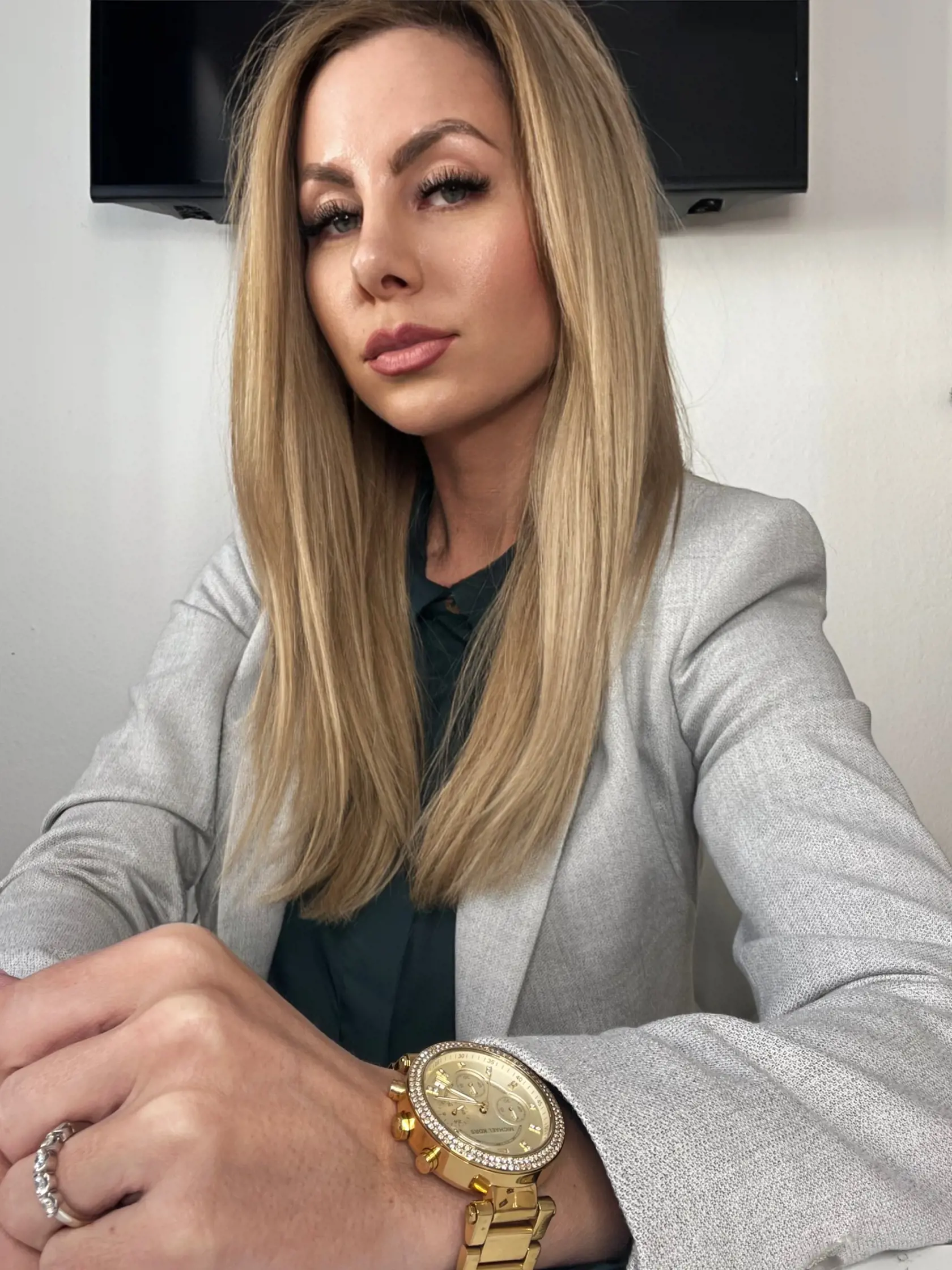 Monika Křivová (35) vyštudovala právo a je snúbenicou Mikuláša Černáka.