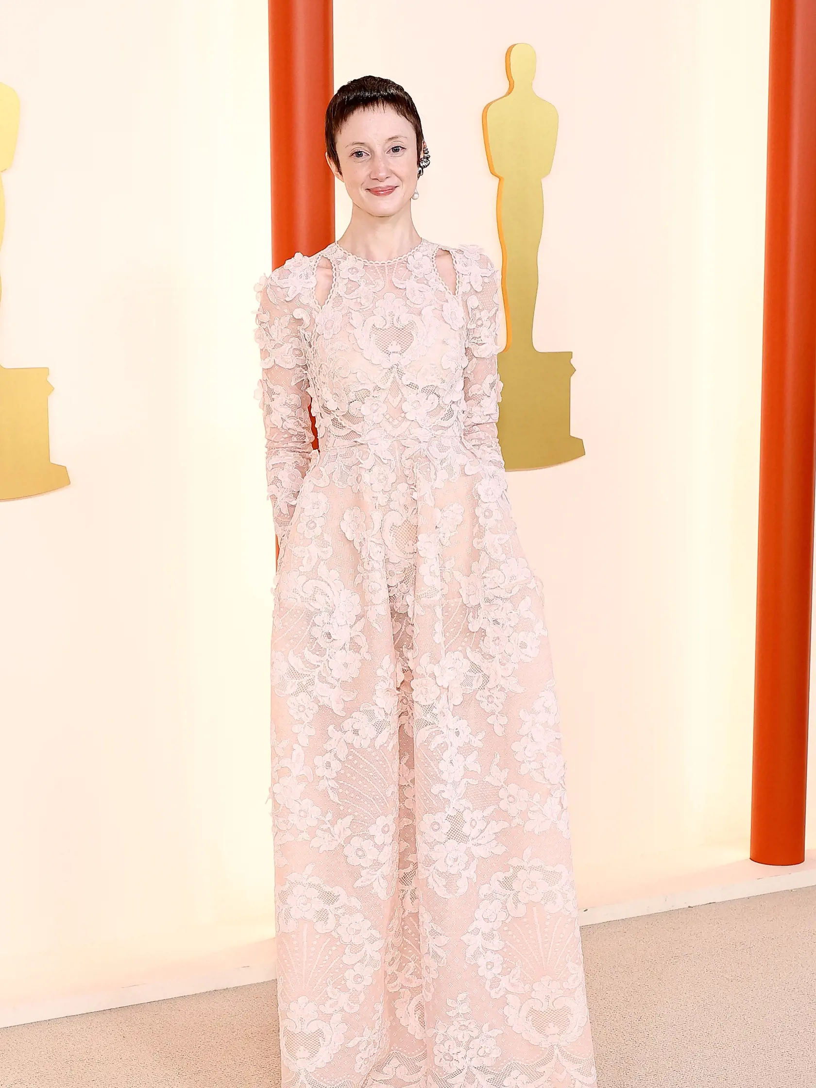 Herečka Andrea Riseborough pôsobila veľmi bledo smutne. Podľa kritikov bola jedna z najhoršie oblečených dám.