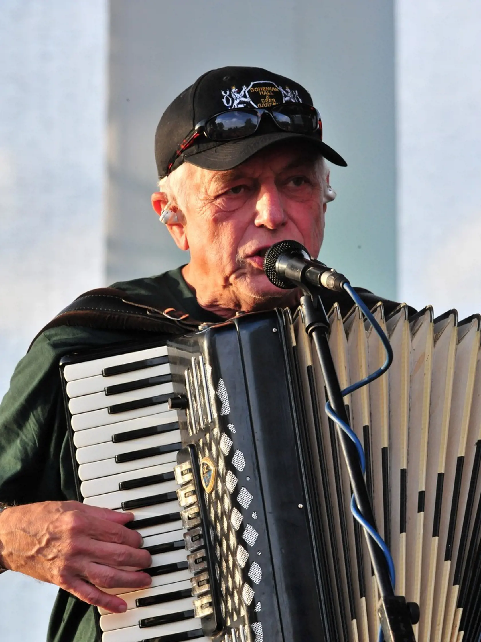 Radek Pobořil z kapely Čechomor zomrel vo veku 75 rokov.