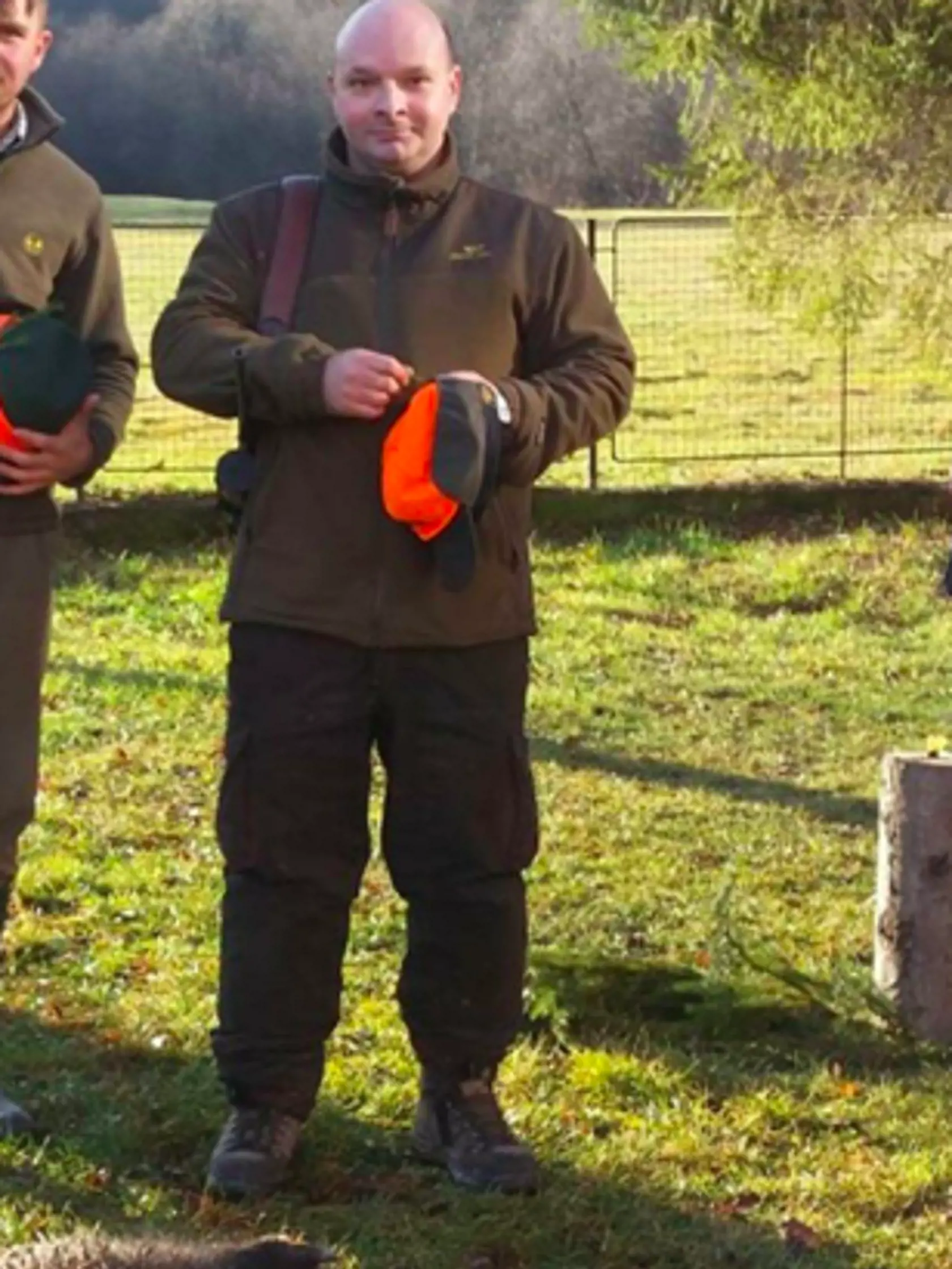 R. Hanák predáva potreby pre poľovníkov a tomuto hobby sa aj venuje.