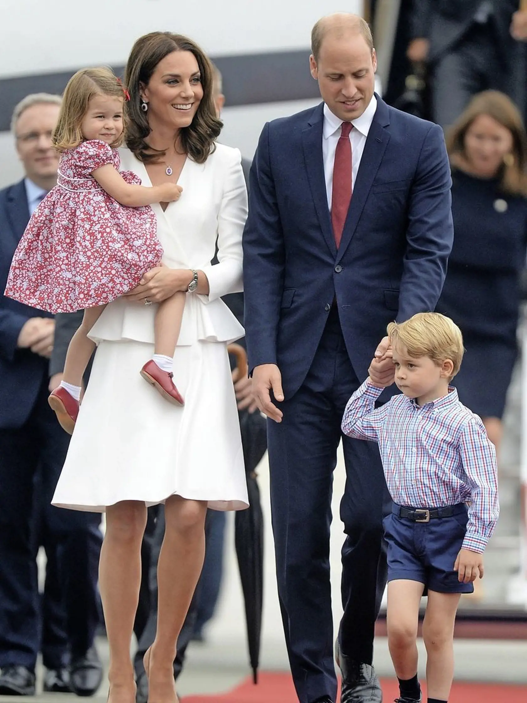Aj najmladší členovia zarábajú pre monarchiu milióny.