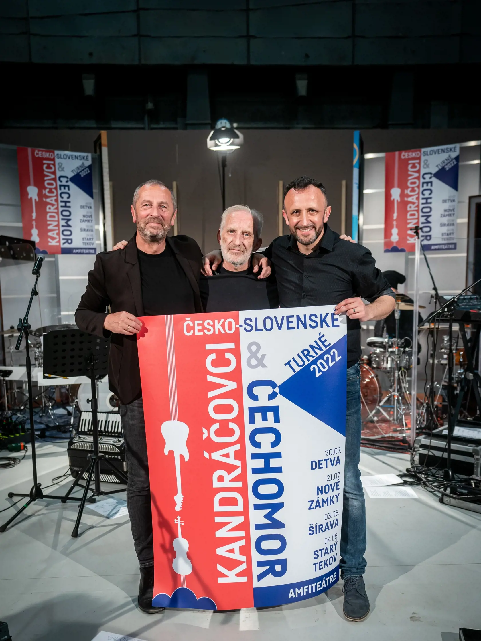 Ondrej Kandráč s kapelou Kandráčovci si pripravil s českou kapelou Čechomor pre fanúšikov letné turné.