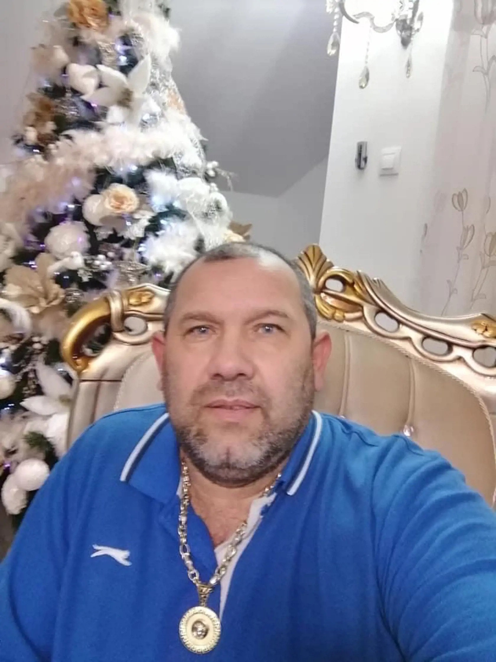 Výzdoba z minulých rokov u rómskeho podnikateľa Tibora Filka z Trnávky pri Sečovciach.