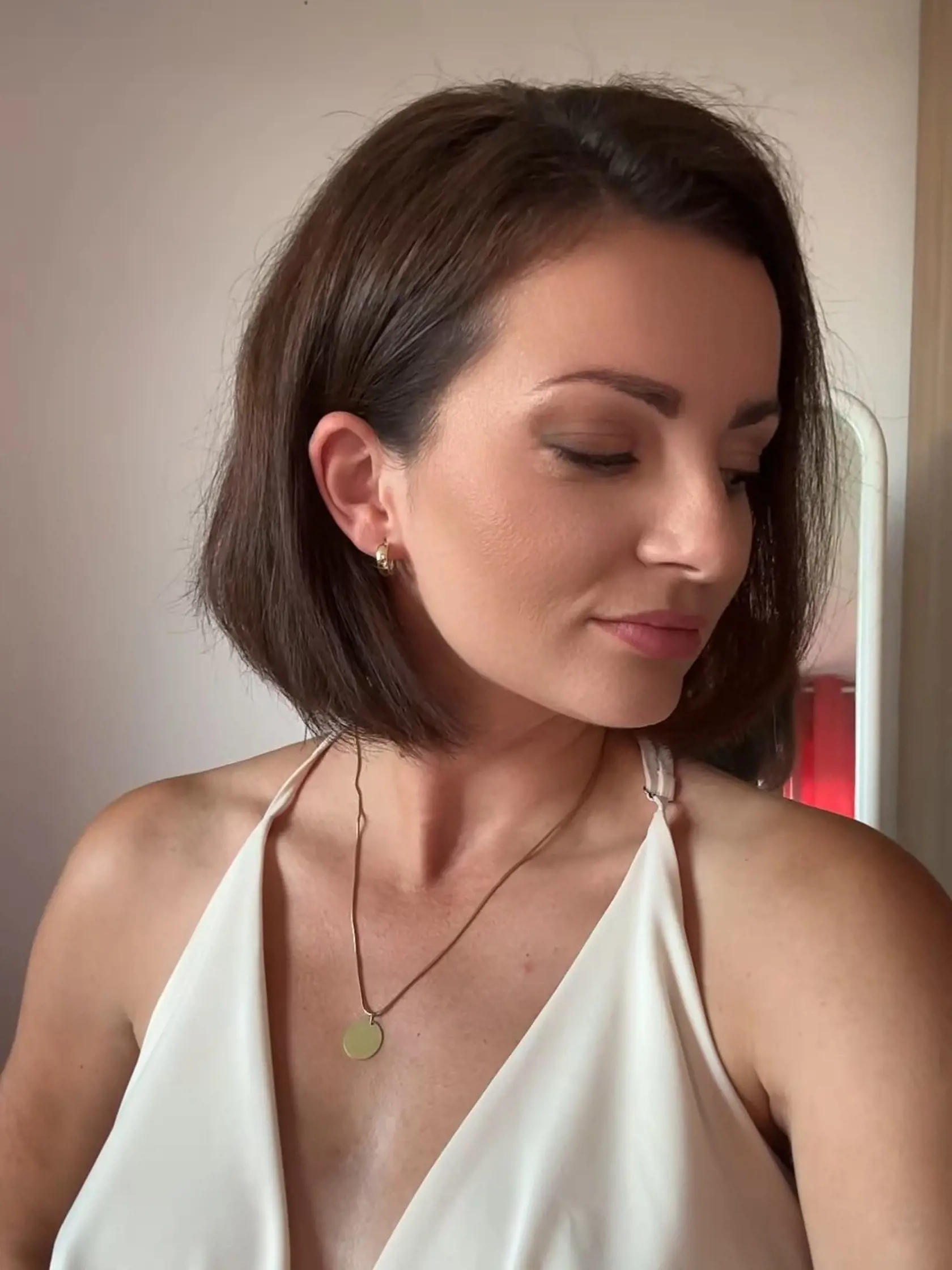 Ján a Romana sú spolu už bezmála päť rokov. Dnes už zákonitá manželka našej hokejovej legendy vyzerala na svadbe naozaj očarujúco.
