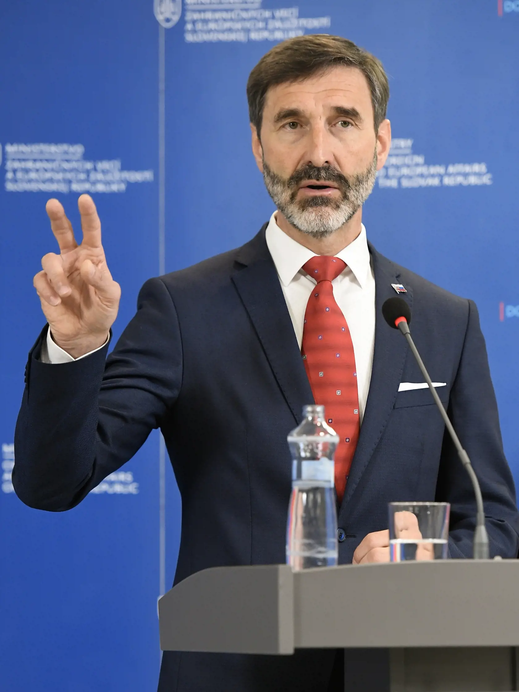Európsku úniu (EÚ) založili podľa ministra zahraničných vecí a európskych záležitostí Juraja Blanára (Smer-SD) na mierových základoch. Táto hodnota by mala byť jej silným pilierom aj v súčasnosti. Uviedol to pri príležitosti stredajšieho (1. 5.) 20. výročia vstupu Slovenska do EÚ.