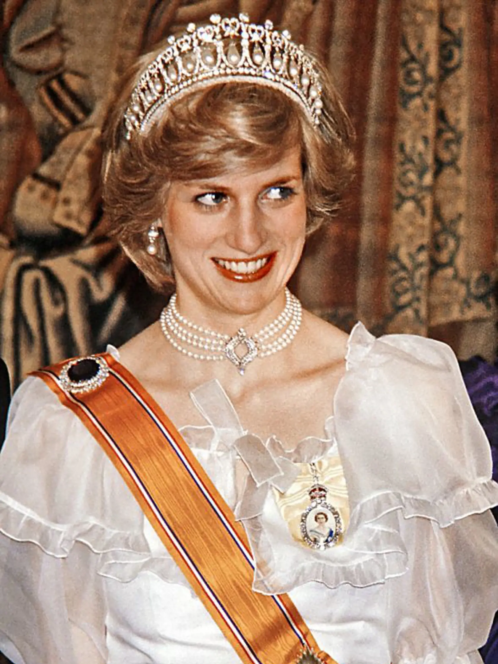 Princezná Diana a prekliaty šperk. Kráľovná si ho od jej smrti na krk nedala
