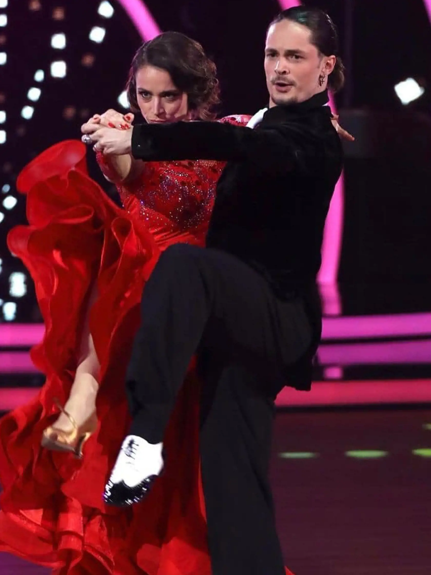 Gabika Marcinková v druhom kole Let´s Dance. Vďaka účesu a mejkapu pripomínala Kláru zo seriálu Dunaj (hrá ju Kristína Svarinská).