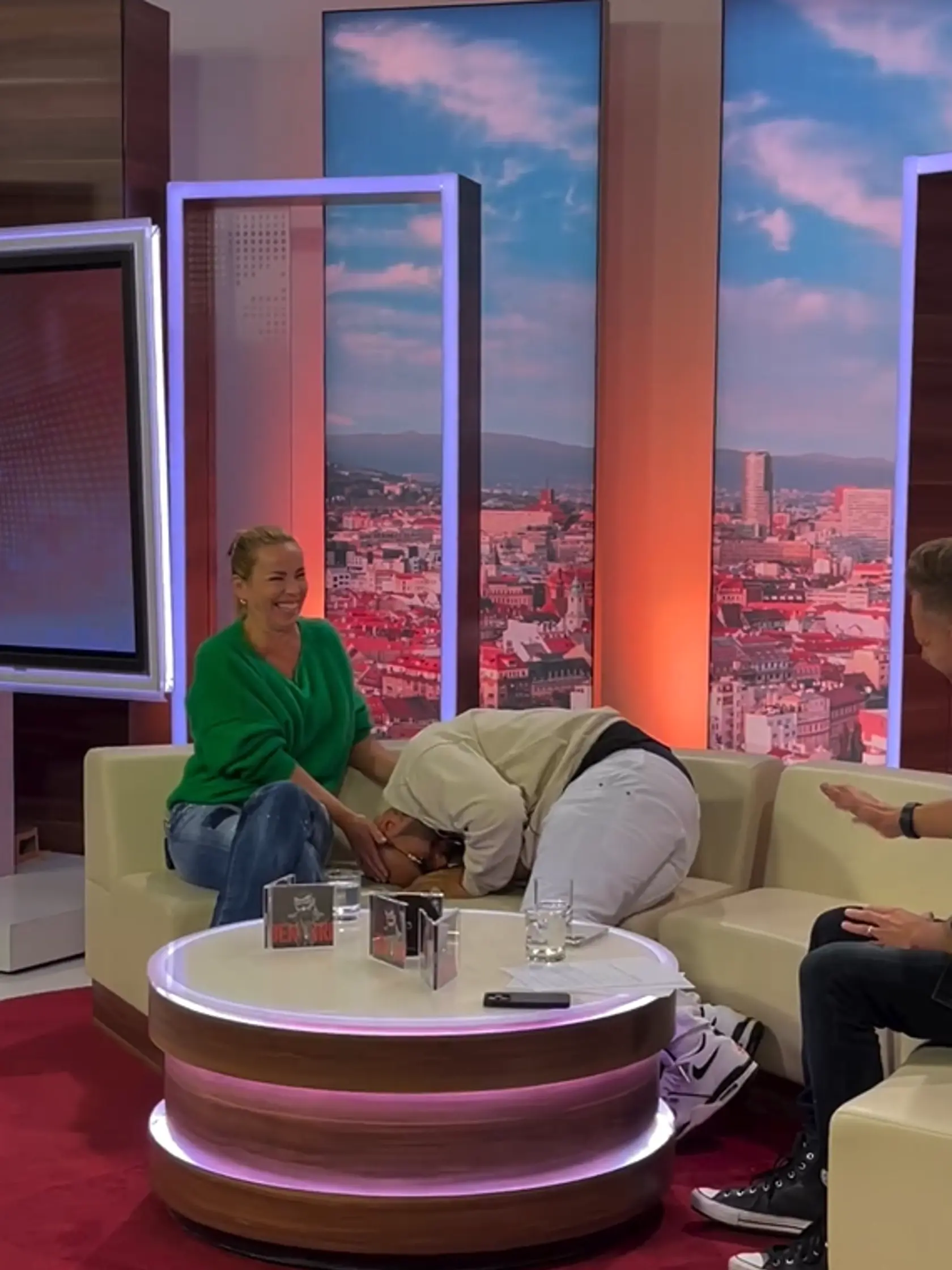 Rytmus si opäť zažartoval na svoj účet. Divákom tvrdil, že mu prišlo nevoľno.