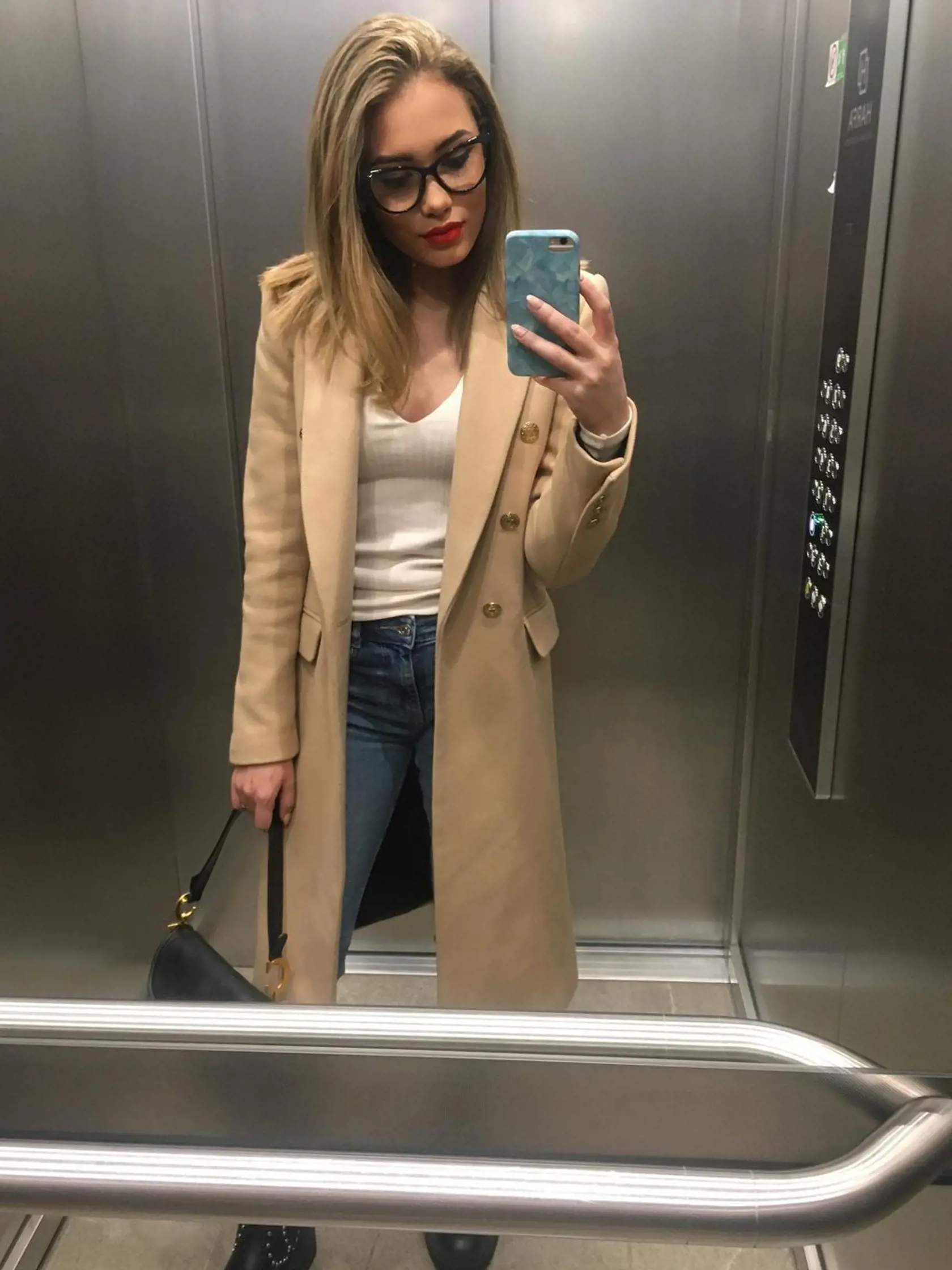 Speváčka a pornoherečka: Hana Džurbanová