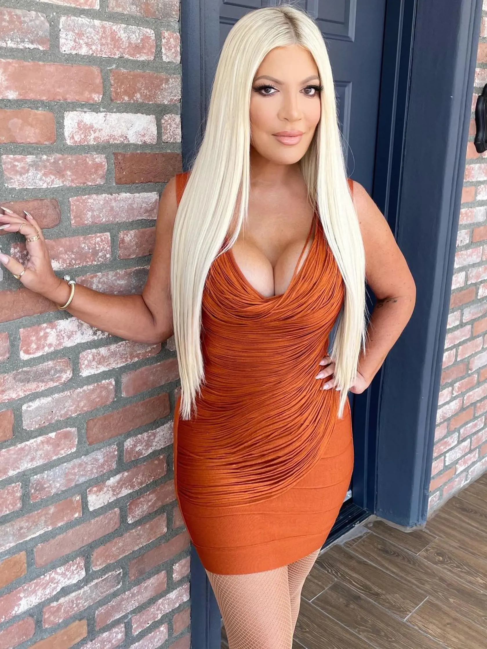 Tori Spelling schudla