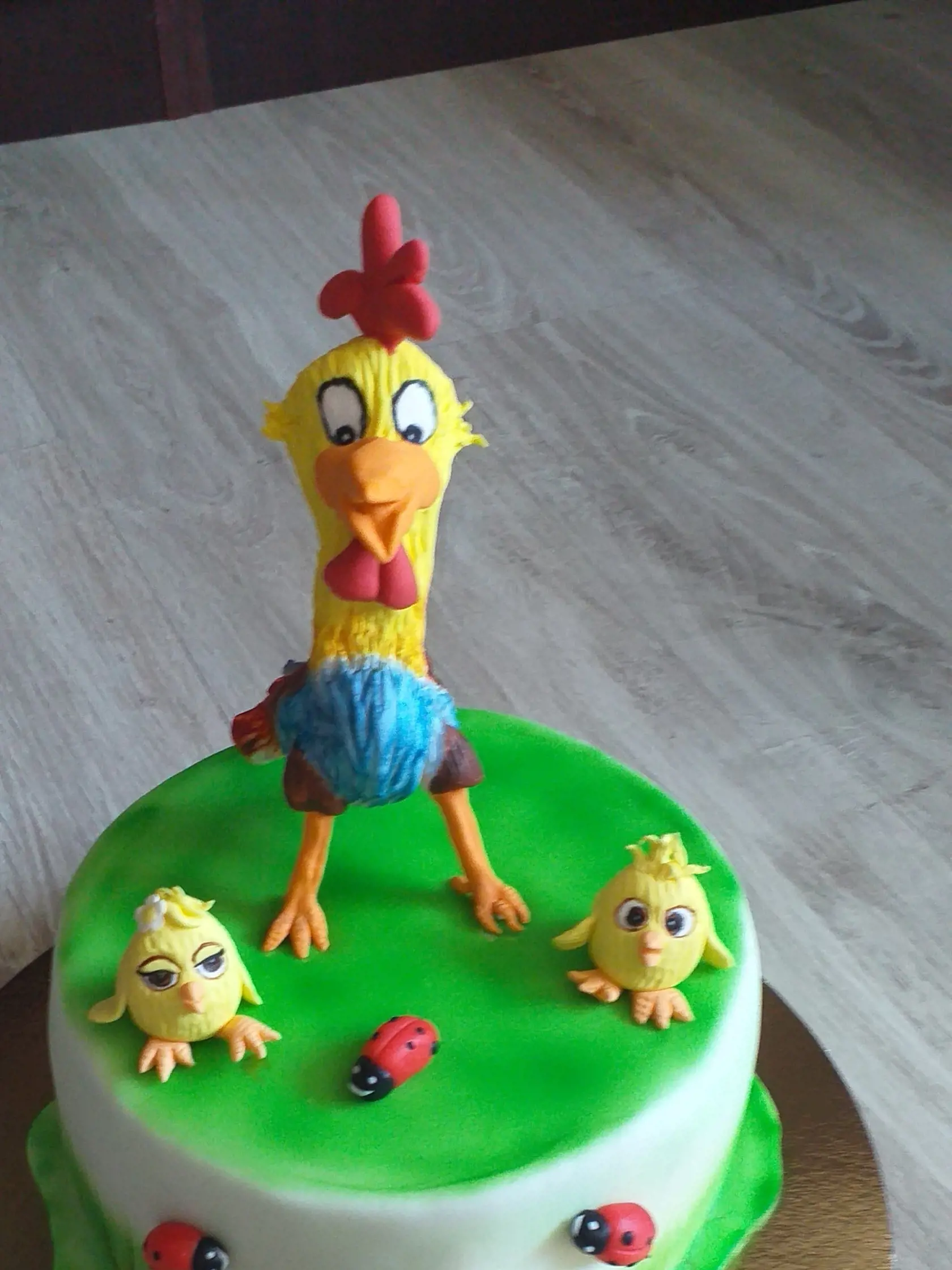 Stanka pečie počas materskej dovolenky a snaží sa stále posúvať, čo vidno na každej jednej torte. Len tak ďalej!