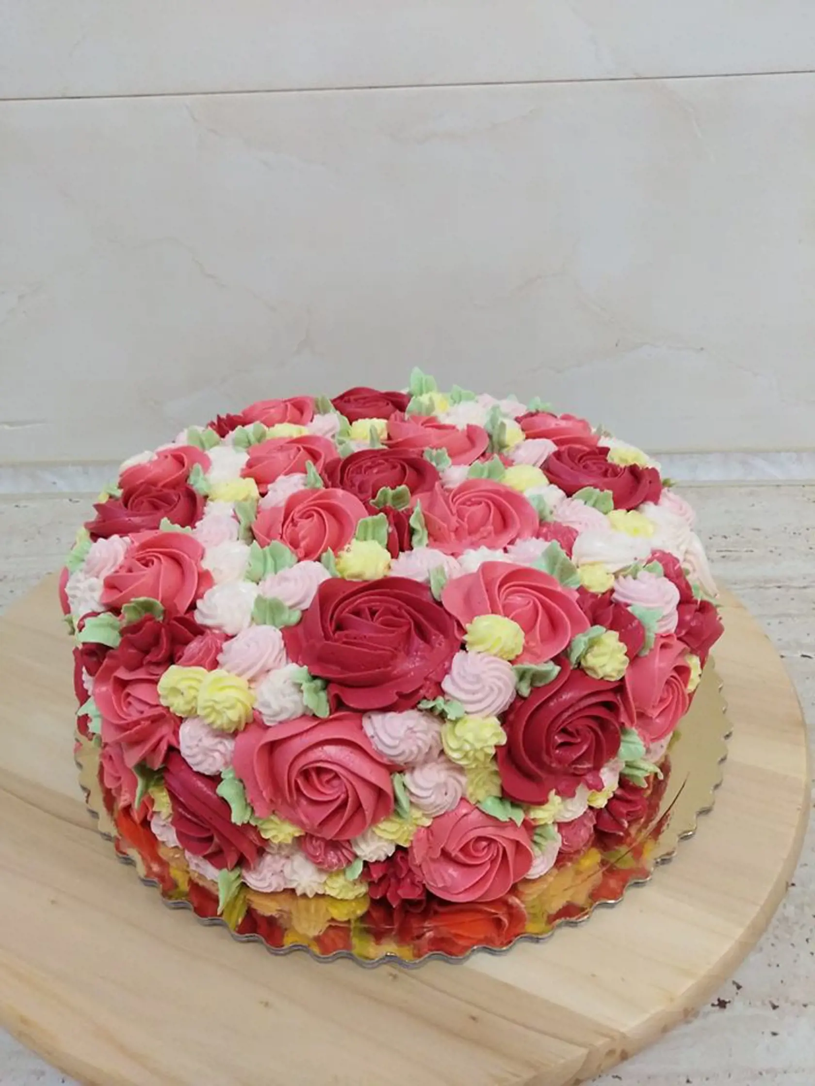 Katarína Uramová sa venuje prevažne pečeniu zákuskov, ale rada pečie aj torty na všetky príležitosti. Teda, tie sú ale kreatívne!