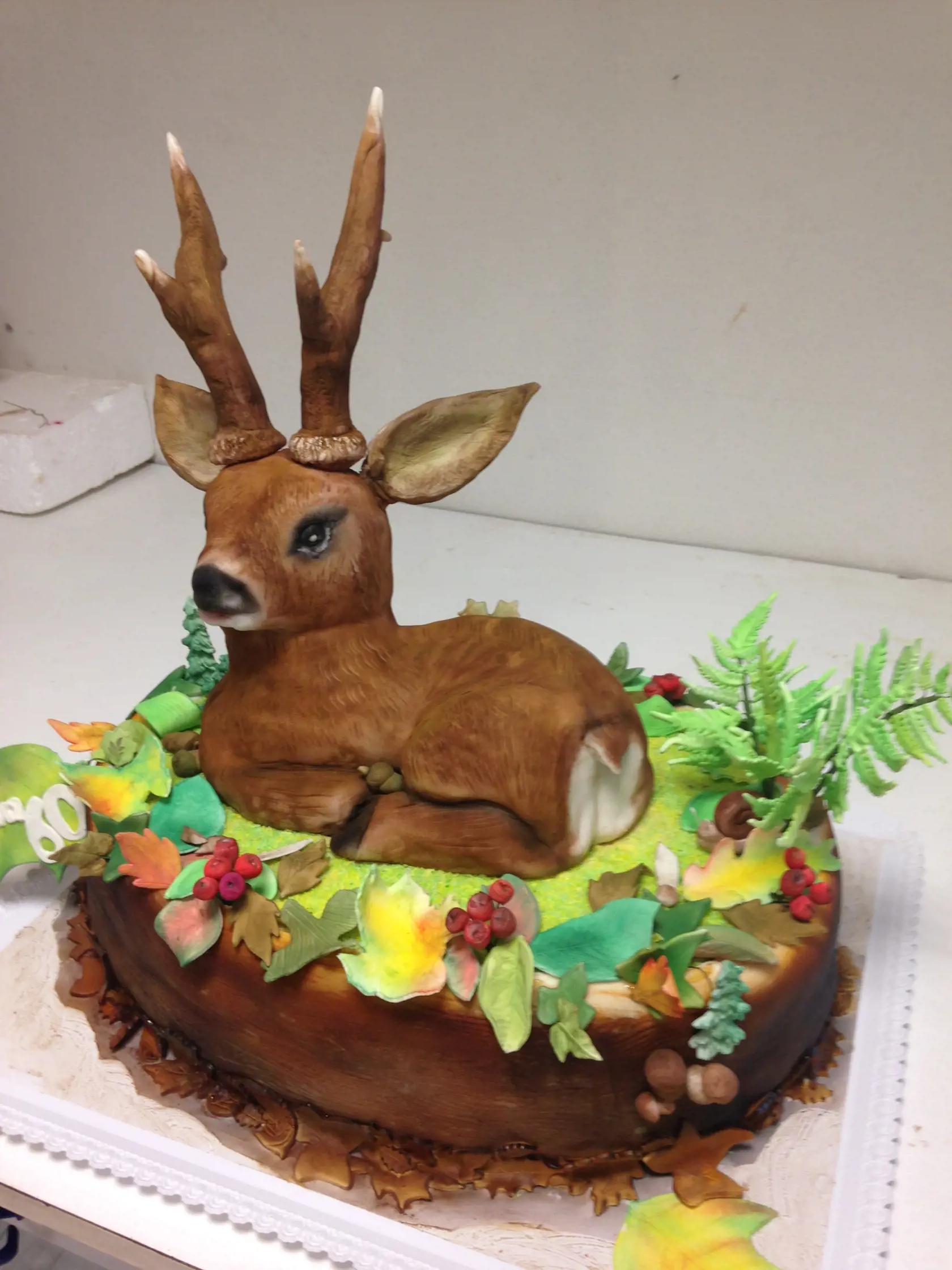 Táto torta bola upečená s veľkou láskou a srnček je vymodelovaný ručne. Napísala nám Irena Mačorová z Terchovej. No, krása!
