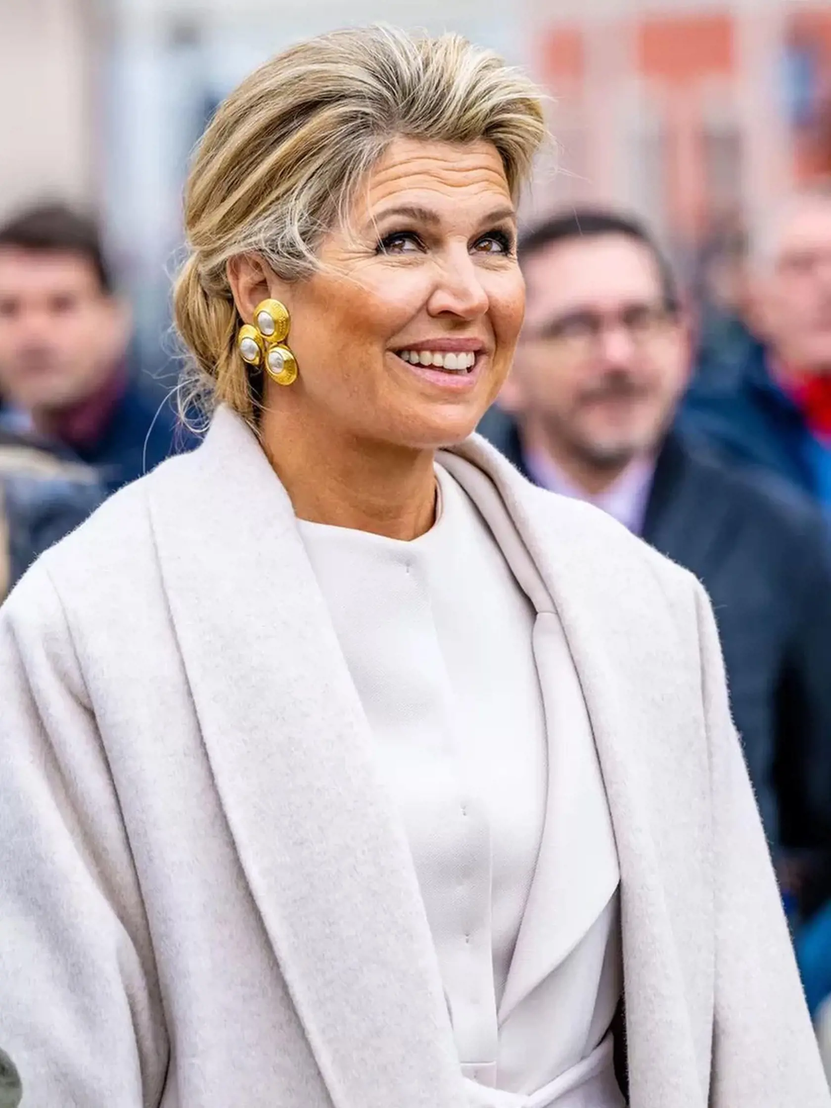 Počas návštevy Slovenska zaujali aj luxusné šperky holandskej kráľovnej - zlatý náramok od Cartier, a vintage náušnice Mercedes Robirosa.