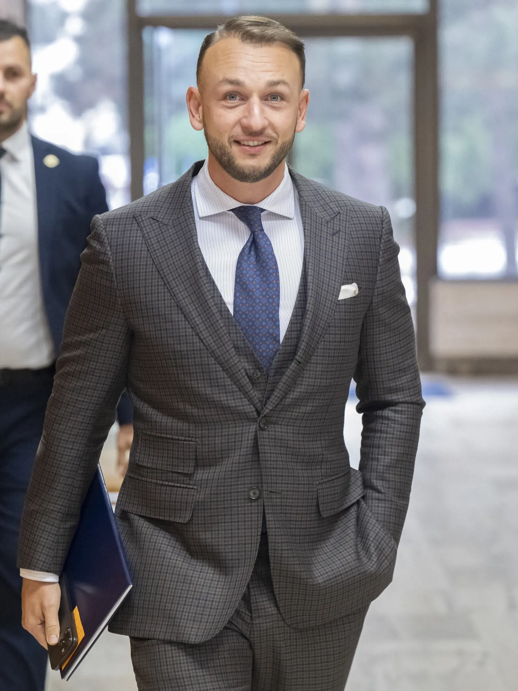 Na snímke minister vnútra SR Matúš Šutaj Eštok (Hlas-SD) prichádza na 7. schôdzu vlády SR v Bratislave v pondelok 4. decembra 2023.