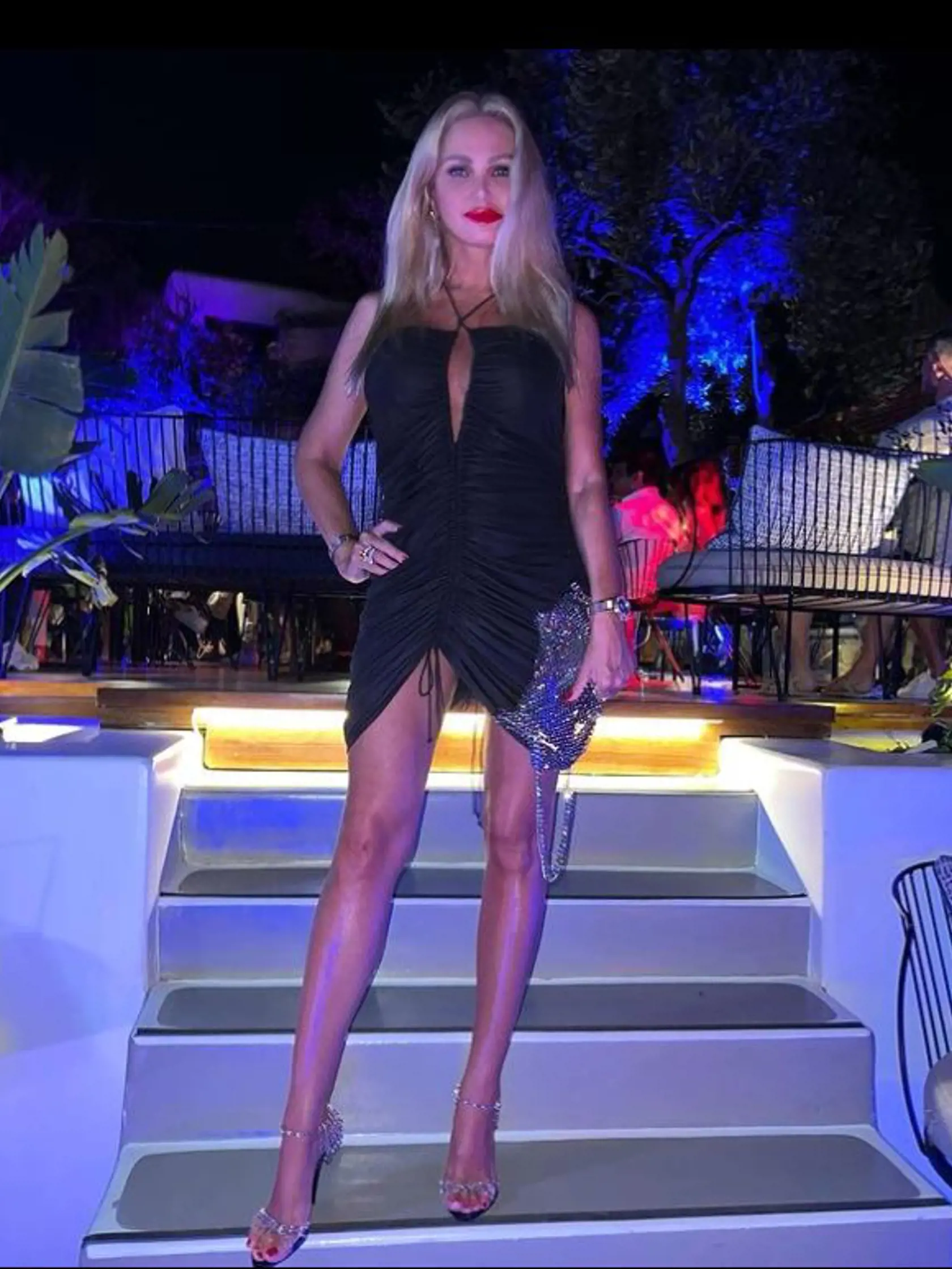 Celebritná lekárka Alena Pallová má dokonalé nohy.
