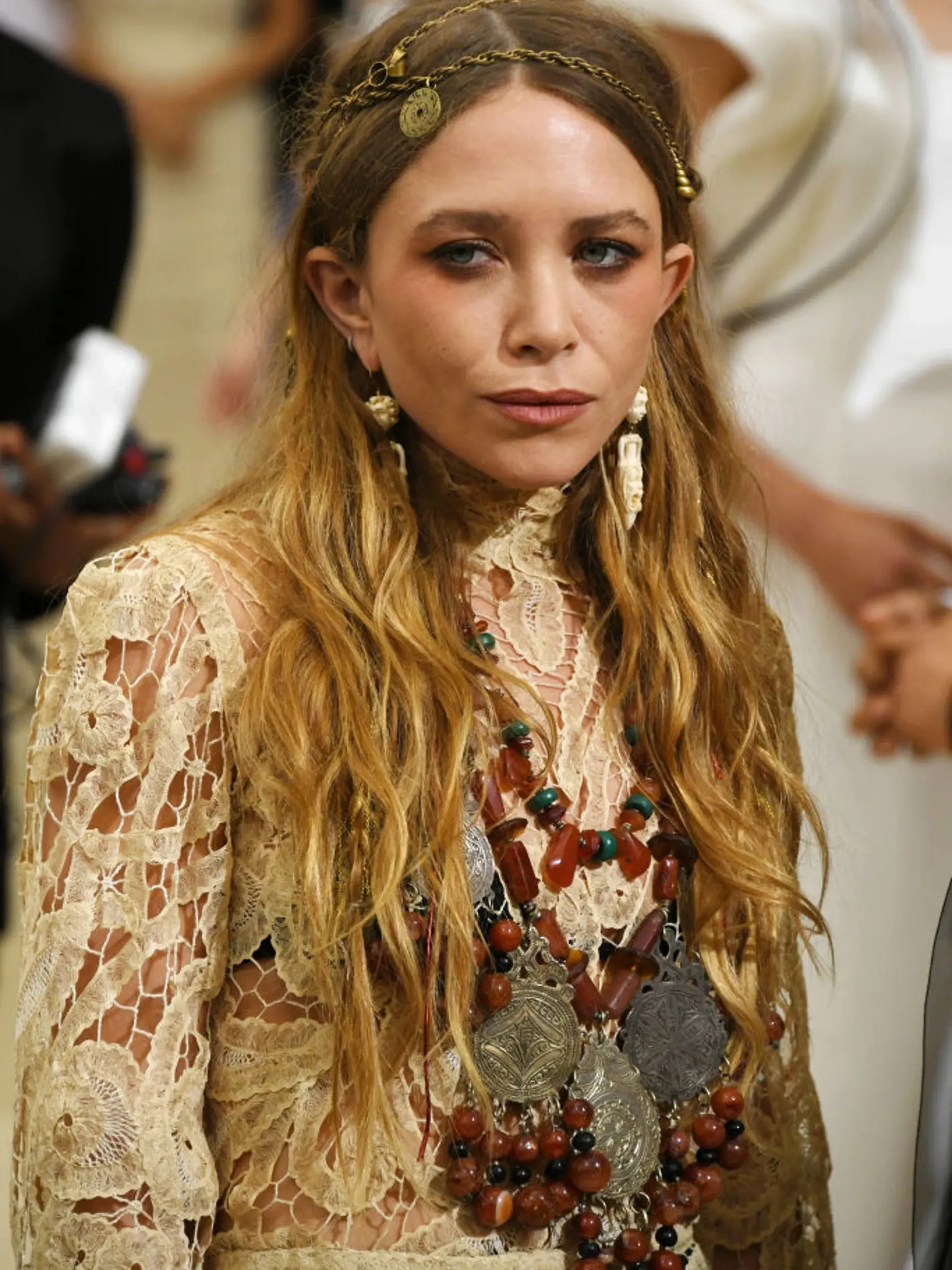 NEW YORK, NY - MAY 01: Mary-Kate Olsen attends the "Rei Kawakubo/Comme des Garcons: Art Of The In-Between" Costume Institute Gala at Metropolitan Museum of Art on May 1, 2017 in New York City.  (Photo by Dia Dipasupil/Getty Images For Entertainment Weekly)