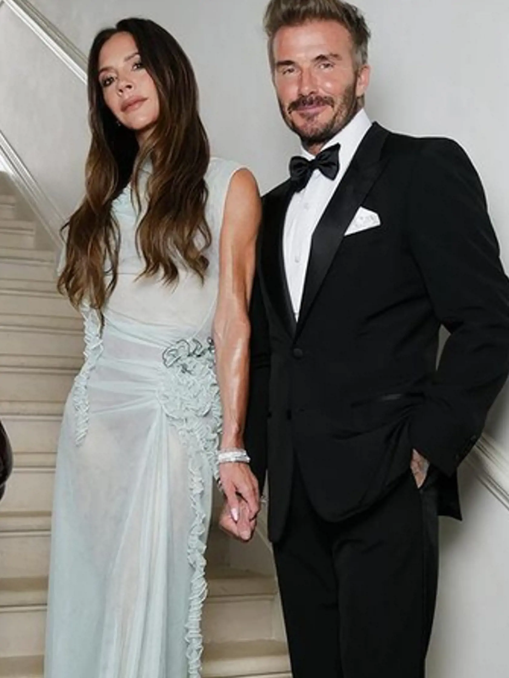Manželia Victoria a David Beckhamovci tesne pred odchodom na oslavu