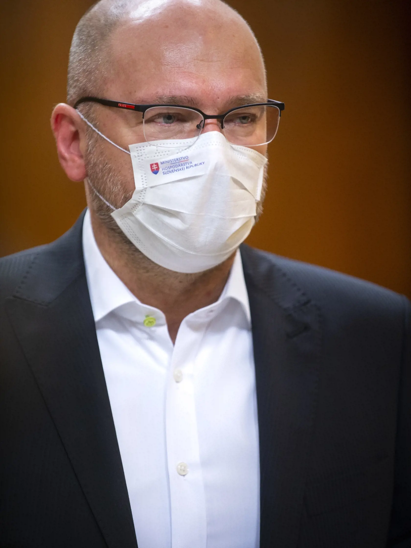 Na snímke minister hospodárstva SR Richard Sulík (SaS) počas príchodu na rokovanie 47. schôdze vlády SR 28. októbra 2020 v Bratislave. FOTO TASR – Jakub Kotian