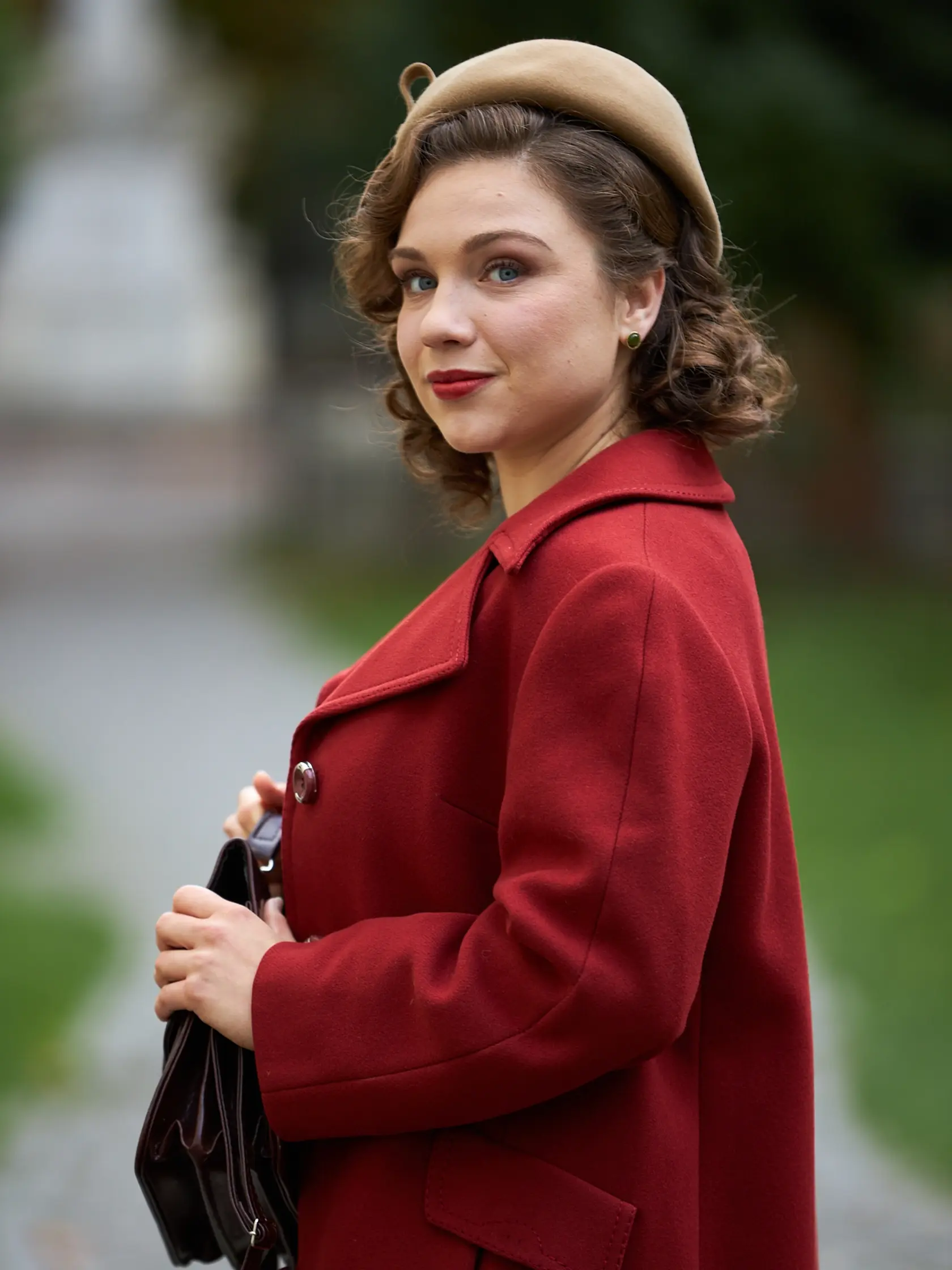 Lesana Krausková ako krehká Alenka z Dunaja.