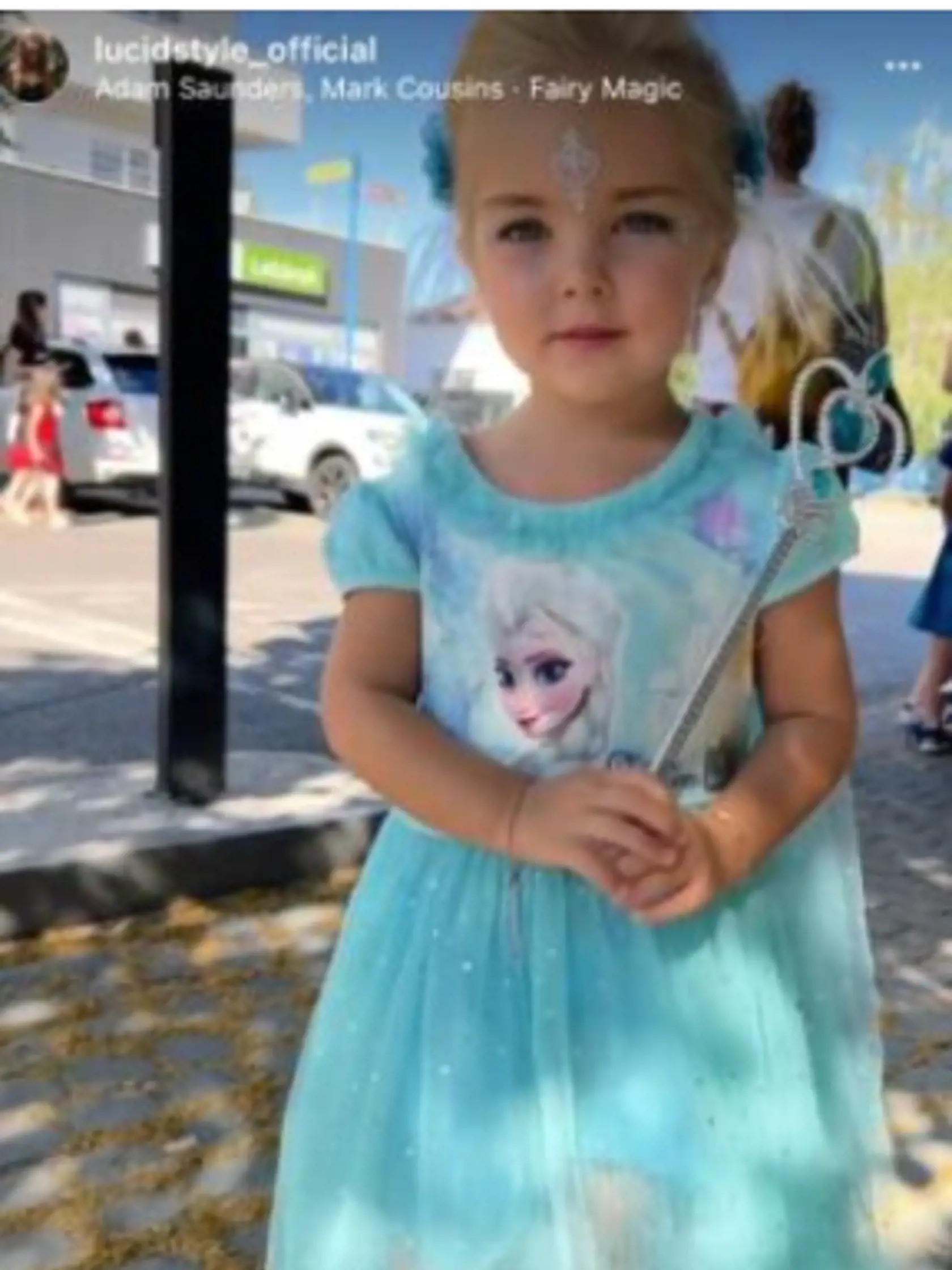 Dcérka Lucid vyzerá ako z rozprávky Frozen.