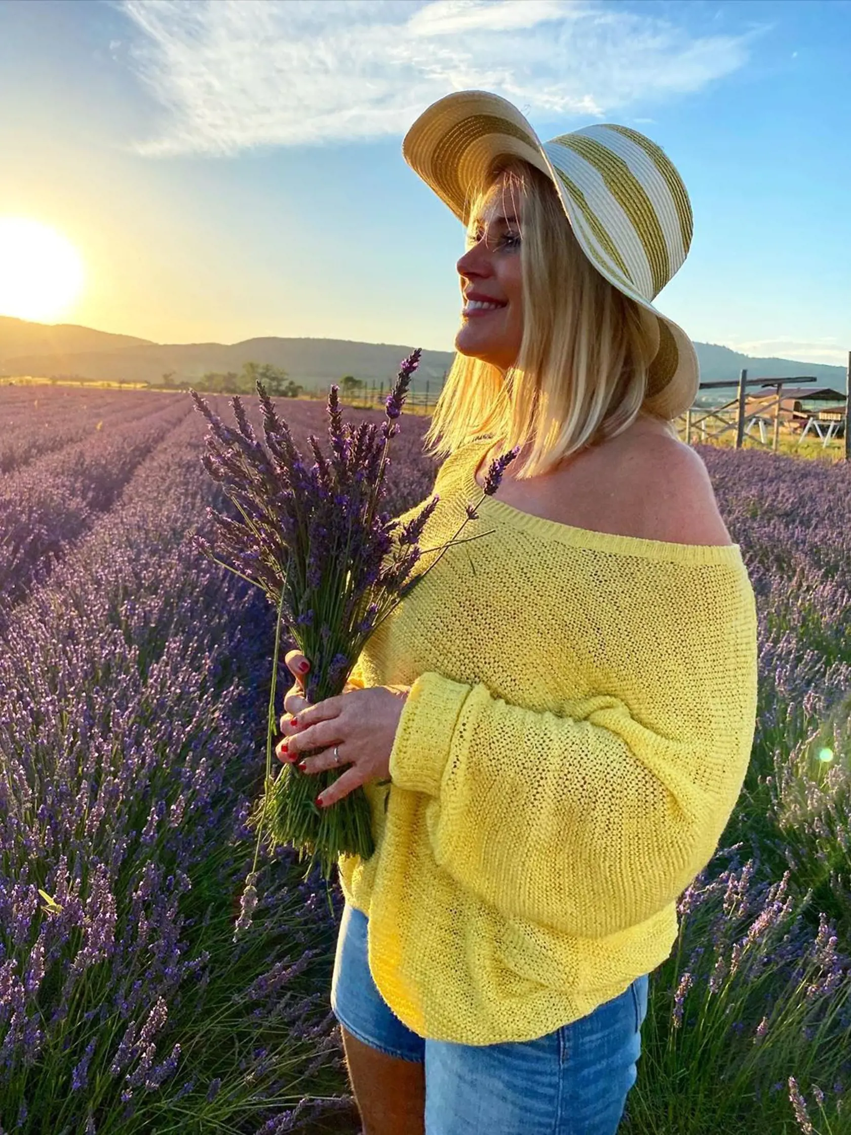 Zuzana Vačková v levanduľovom poli