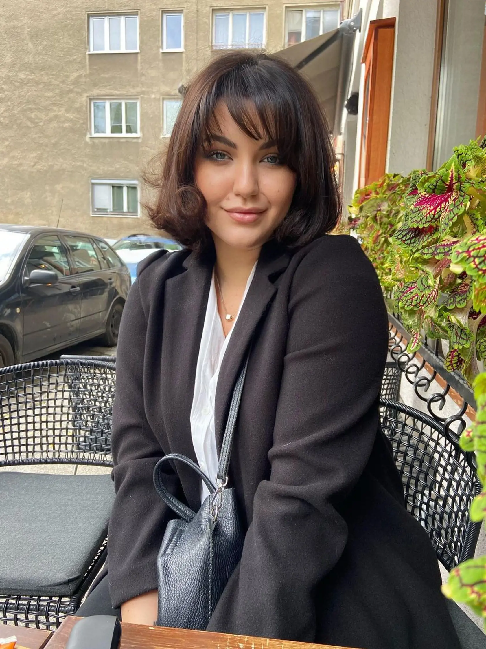 Celeste Buckingham s novým strihom.