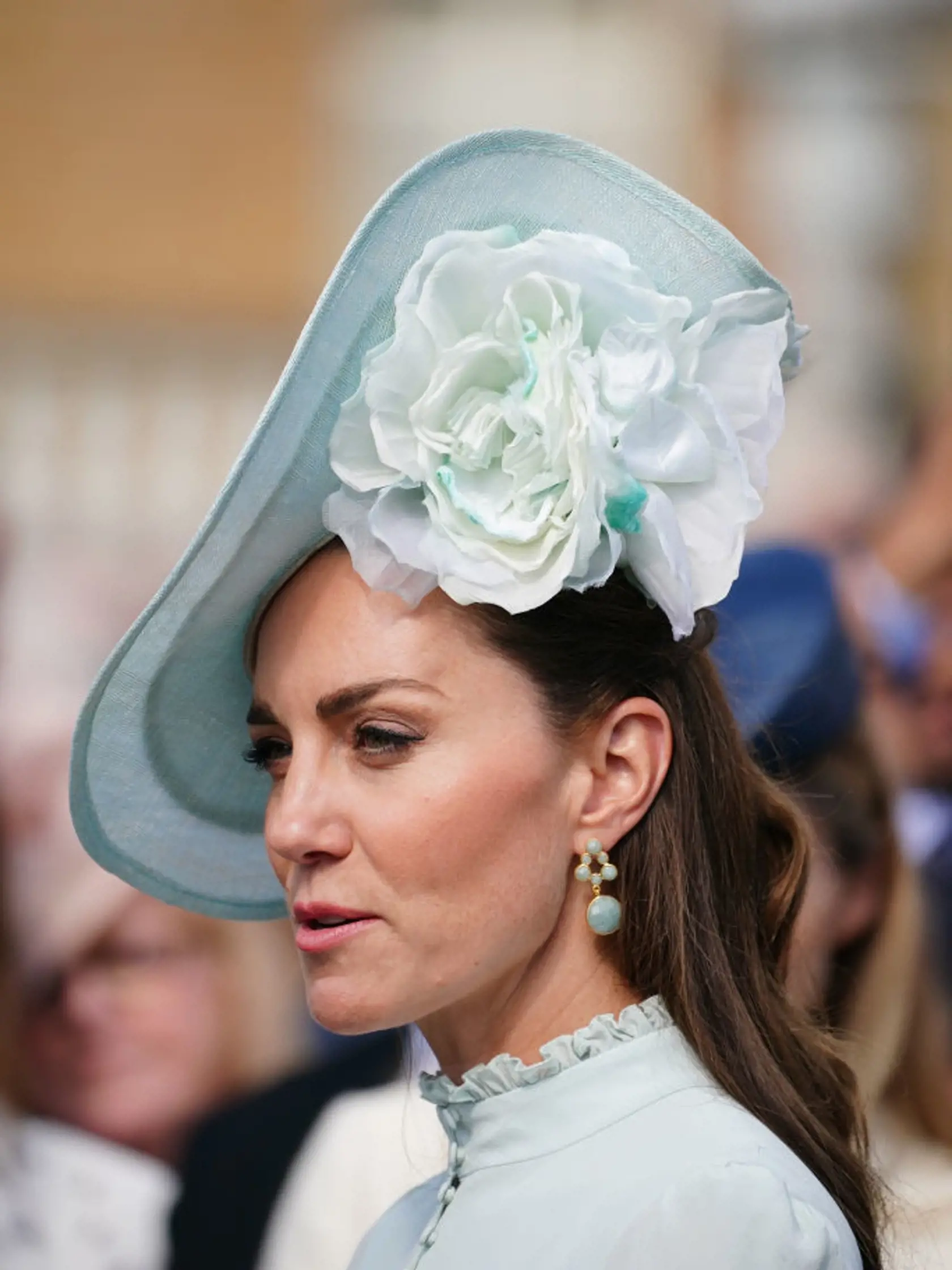 Kate a William boli hostiteľmi záhradnej slávnosti. Kate žiarila v úžasných šatách v mätovej farbe.