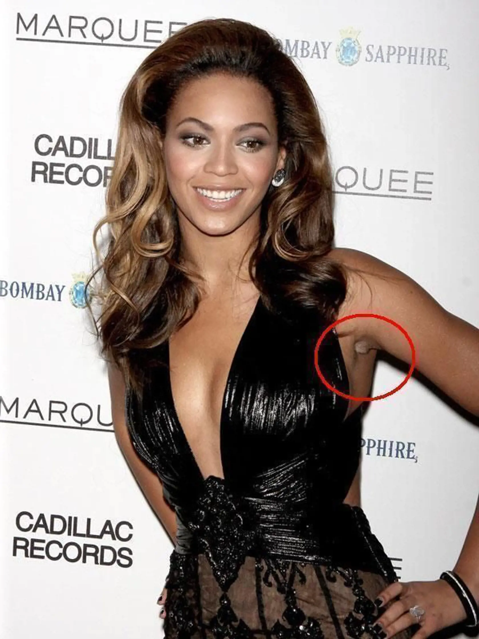 Beyoncé ukázala svoje neoholené podpazušie.