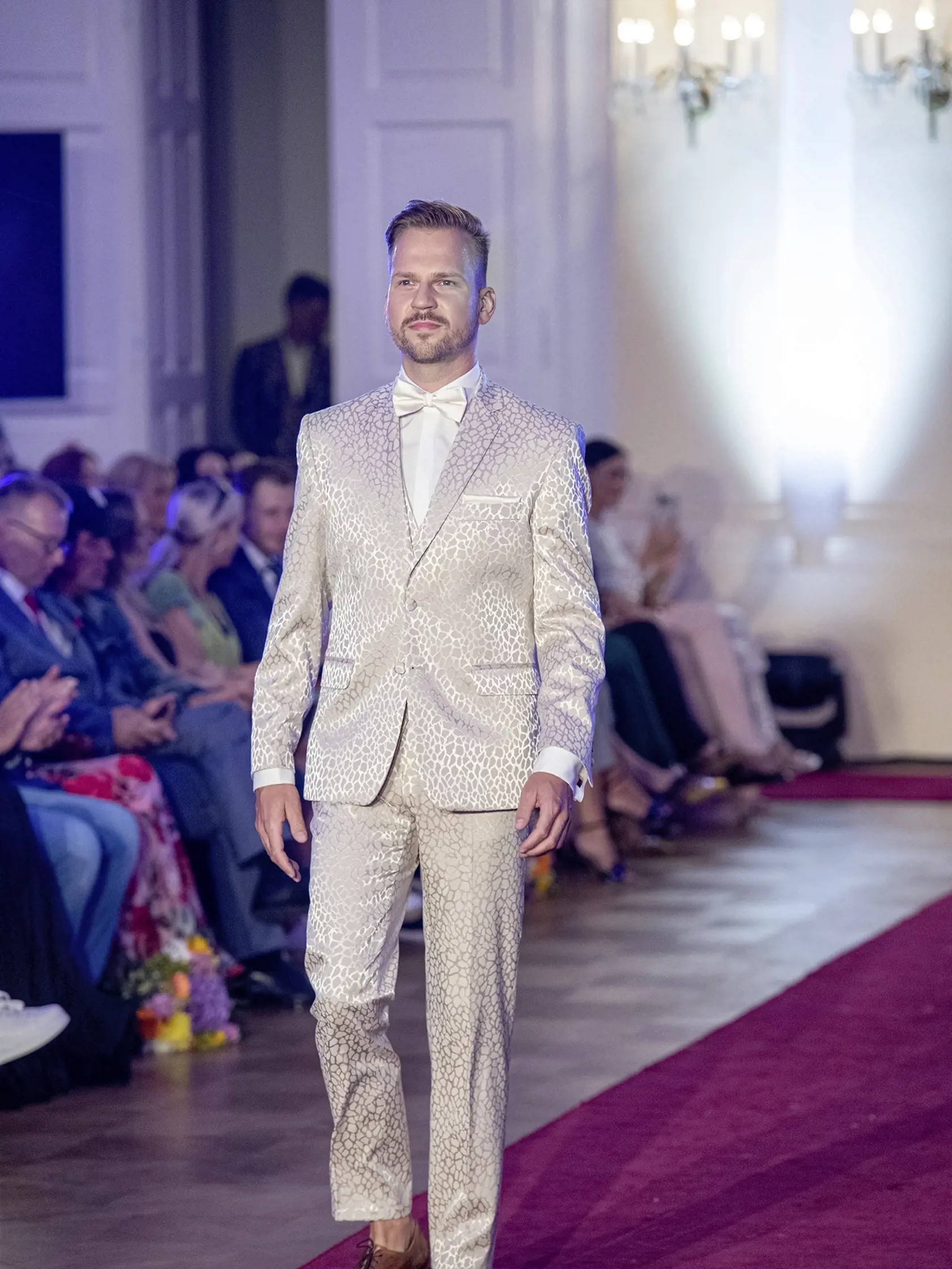 Martin Chodúr na Bratislavkých módnych dňoch si vyskúšal rolu modela. Pristalo mu to?