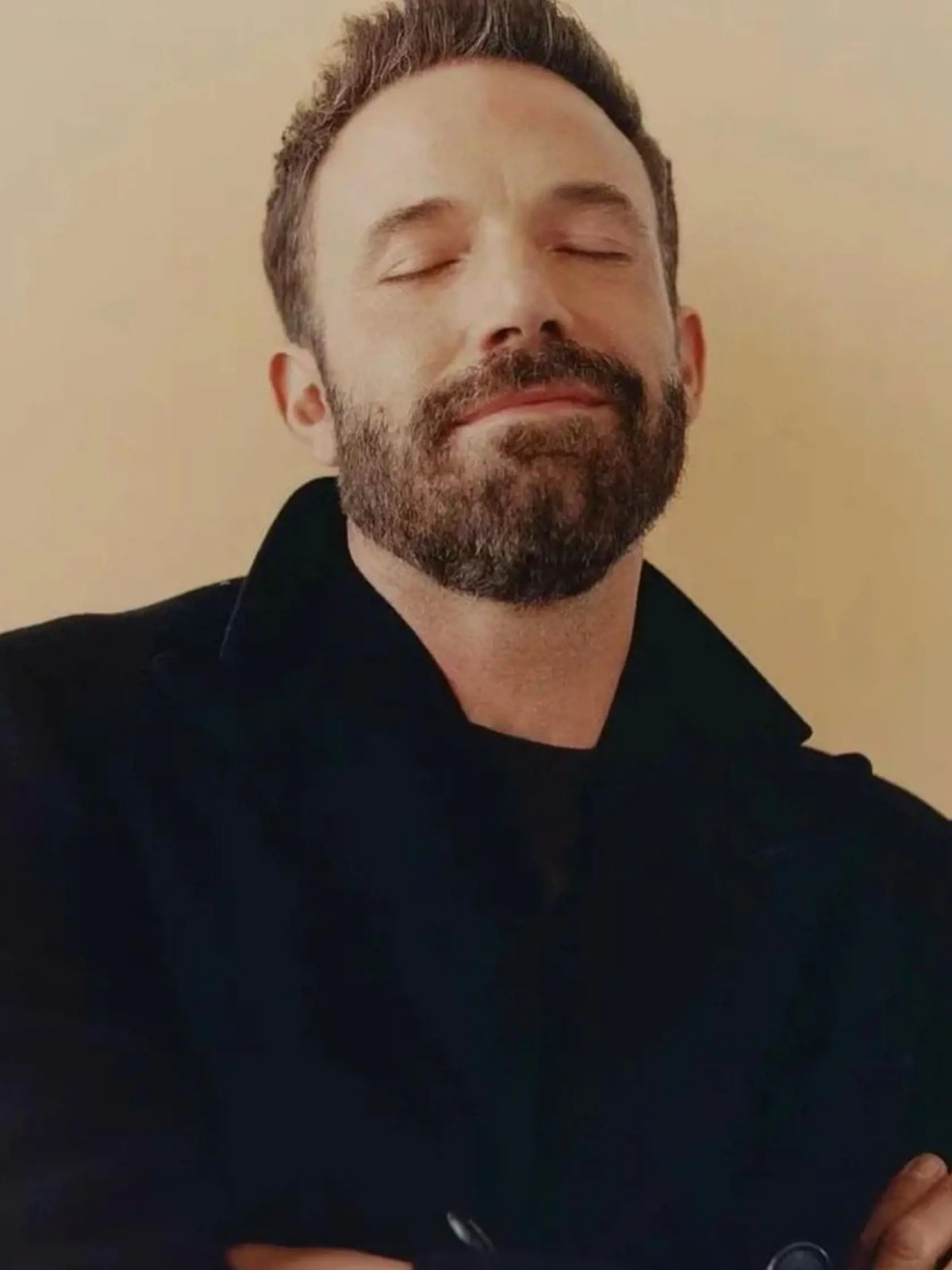 Zdá sa, že hádka je zažehnaná. Jennifer Lopez a Ben Affleck spečatili na Valentína svoju lásku spoločným tetovaním.JLo má na svojom boku symbol nekonečna, ktorý zdobia mená Jennifer a Ben a pretína ho šíp. Ben má na paži dva prekrížené šípy, ktoré dopĺňajú len iniciály J a B. Tetovania tak nie sú úplne zhodné, ale majú spoločný význam. „Záväzok je sexy."
