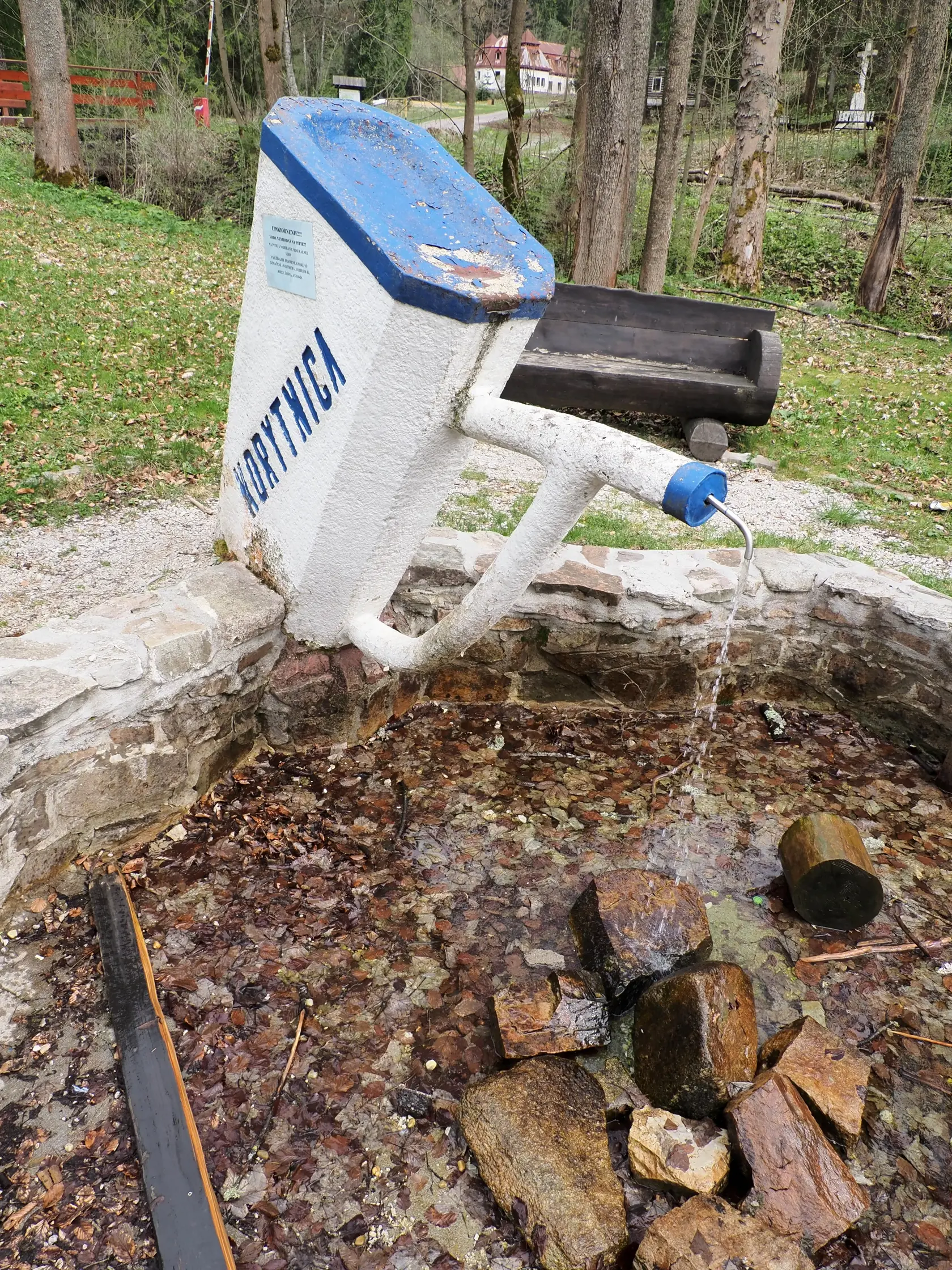 Ak by Korytnica ležala v inom štáte, zrejme by tam prúdili turisti z celého sveta. Zloženie tunajšej minerálnej vody, ktorú porovnávajú s prameňmi v Karlových Varoch, totiž blahodarne pôsobí na choroby tráviaceho ústrojenstva.