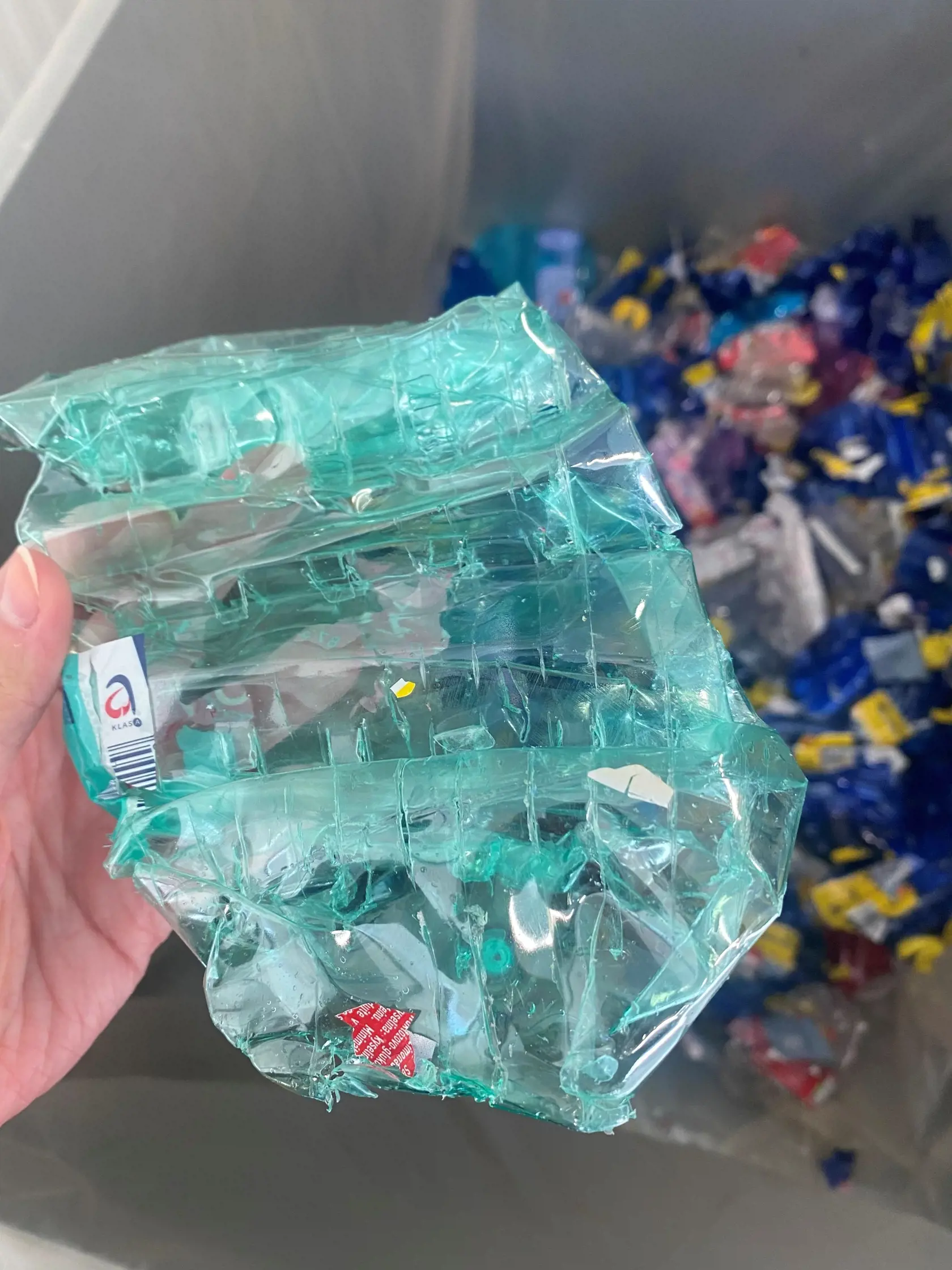 Z recyklovaných plastových fliaš vyrobia nové lavičky, ktoré budú rozmiestnené po celom Ružinove.