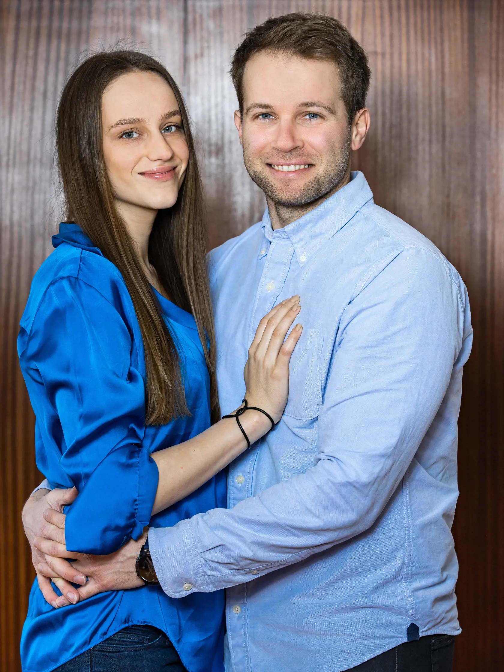 Spevák Tomáš Bezdeda so snúbenicou Ivanou v Žiline.