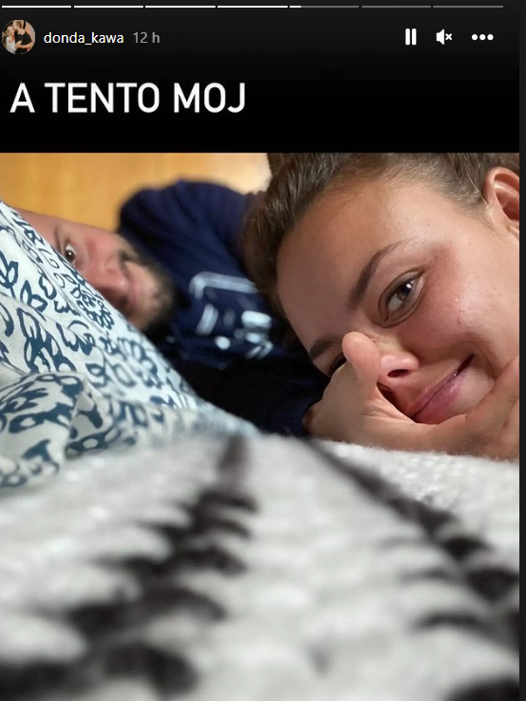 Dominika zverejnila dokonca fotku aj z postele. Ich láska len kvitne!