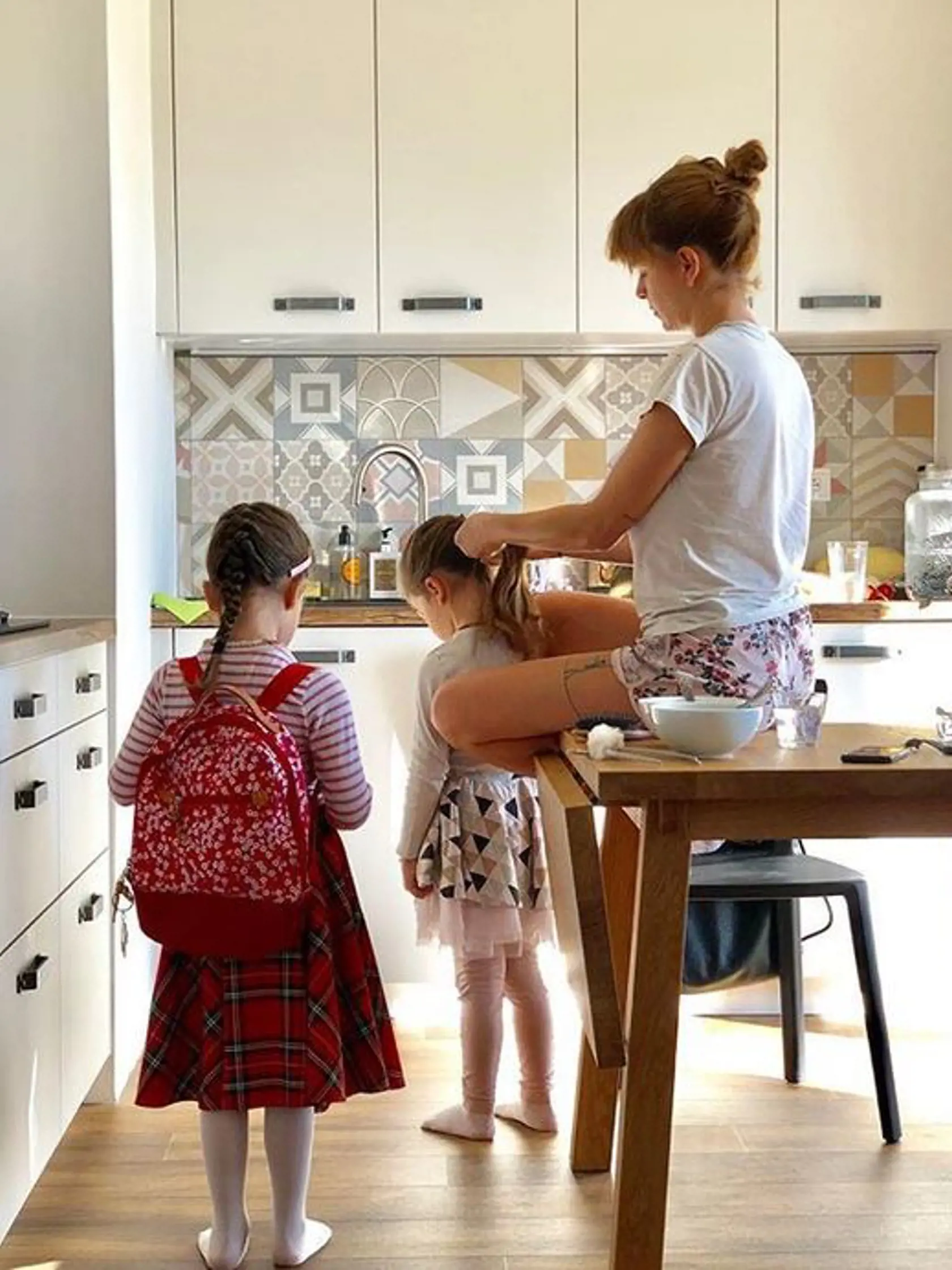 Kuchyňa známej Kristíny Tormovej má množstvo využití. Nielenže sa v nej varí a stoluje, ale aj tvorí, cvičí, pracuje alebo sa tam skrášľujú vlasy.