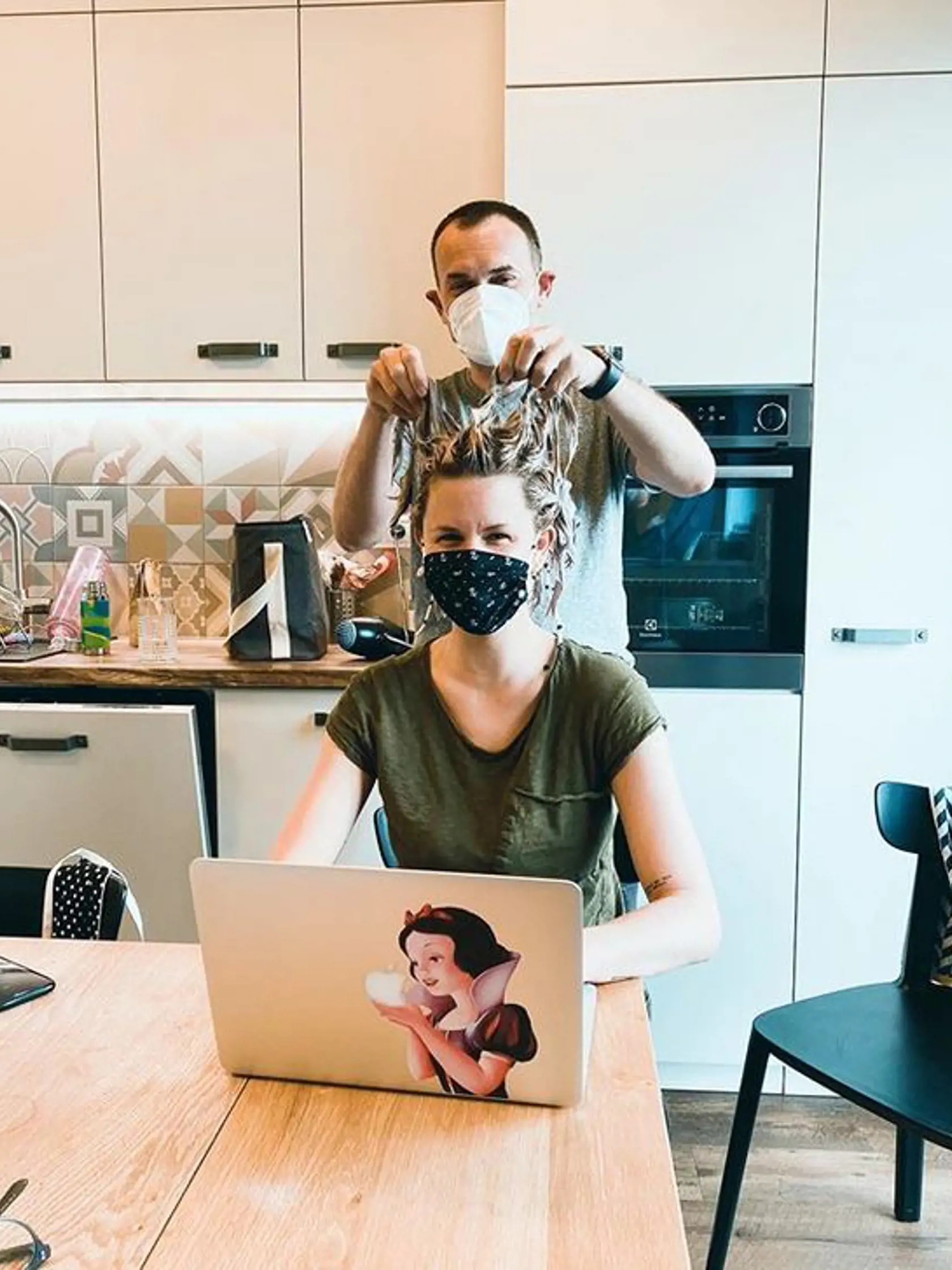 Kuchyňa známej Kristíny Tormovej má množstvo využití. Nielenže sa v nej varí a stoluje, ale aj tvorí, cvičí, pracuje alebo sa tam skrášľujú vlasy.