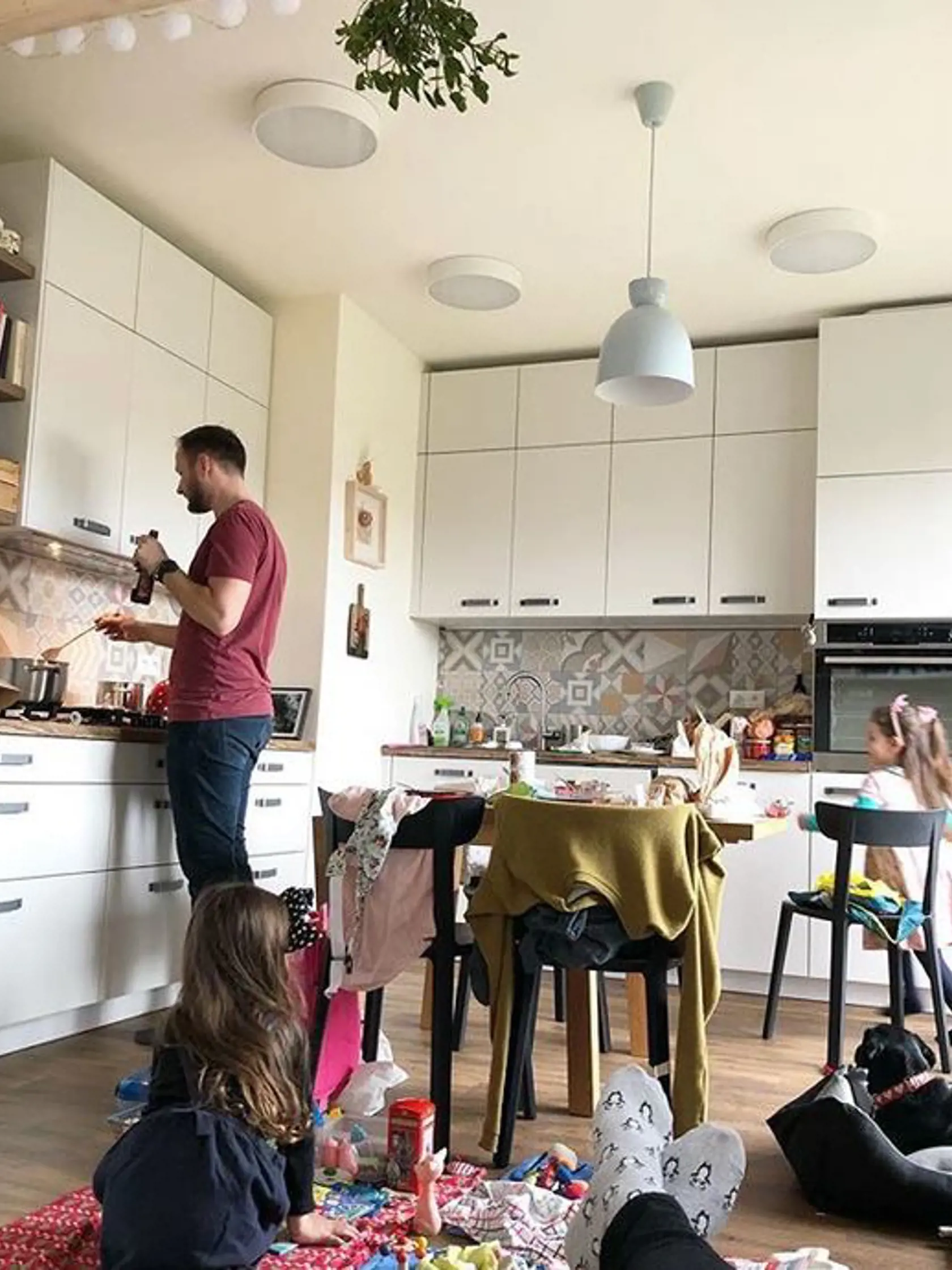Kuchyňa známej Kristíny Tormovej má množstvo využití. Nielenže sa v nej varí a stoluje, ale aj tvorí, cvičí, pracuje alebo sa tam skrášľujú vlasy.