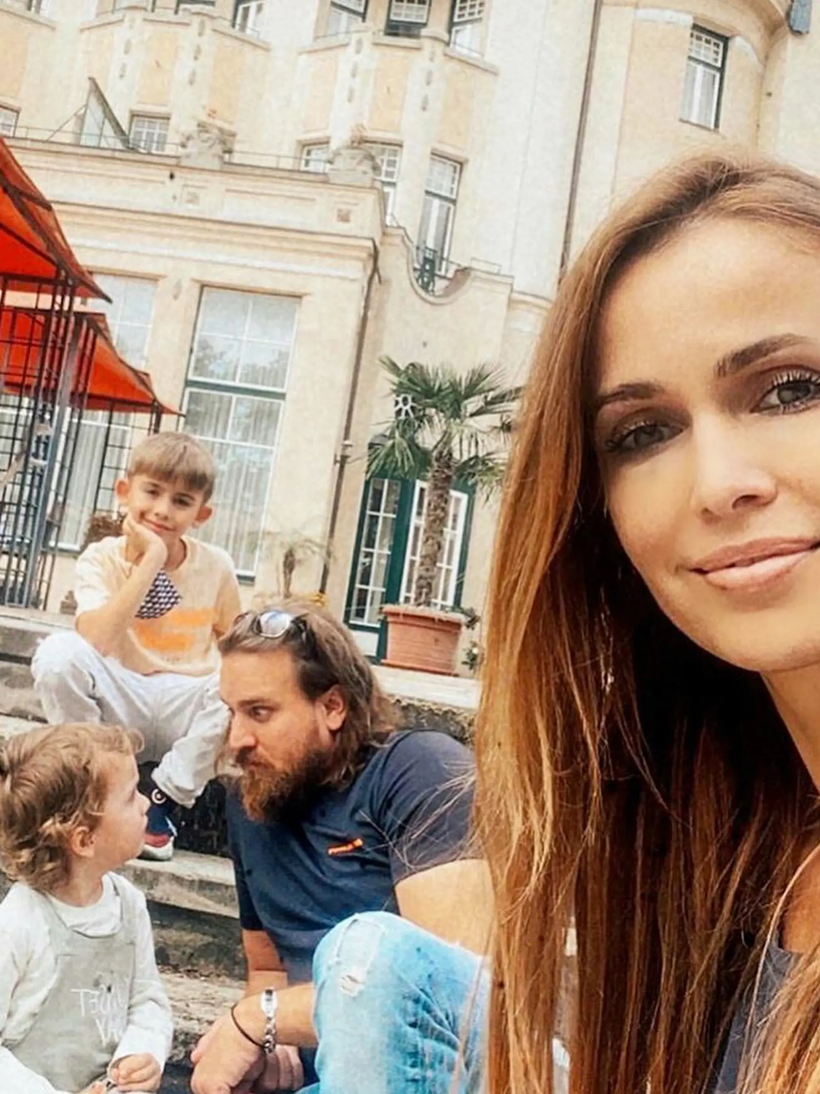 Lenka Šóošová s rodinou