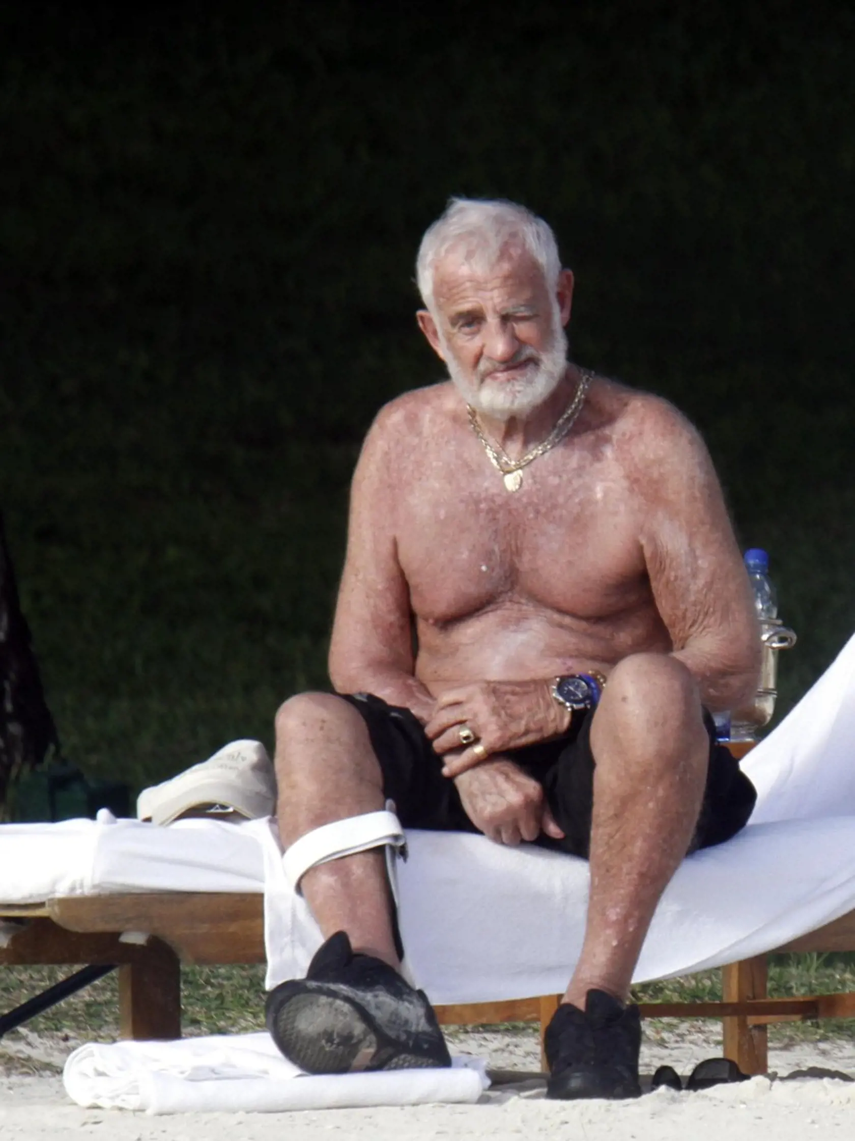 No credit - BI - Jean-Paul Belmondo en vacances seul a l'ile Maurice le 05/03/2013 For germany call for price No credit - BI - Jean-Paul belmondo on holidays alone in Mauritius 05/03/2013, Image: 155219927, License: Rights-managed, Restrictions: , Model Release: no, Credit line: Profimedia, Bestimages
