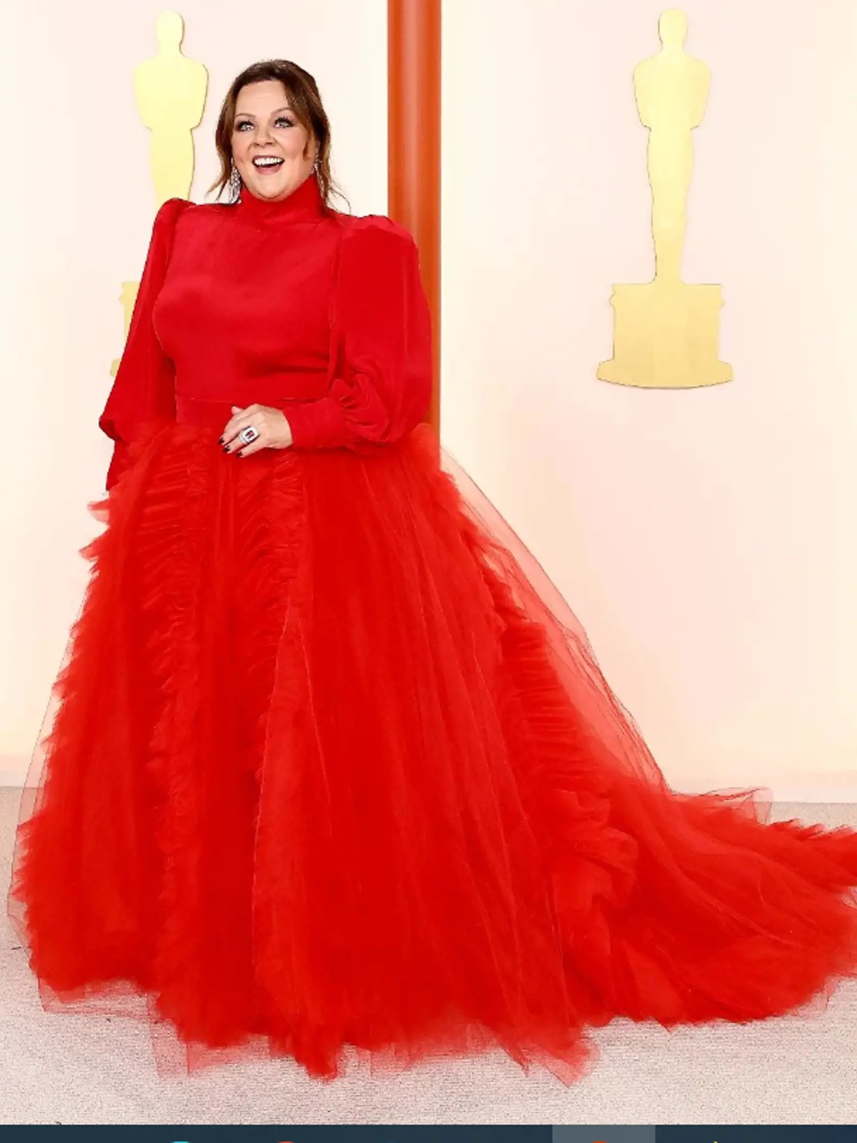 Melissa McCarthy predviedla, že ani ženy krv a mlieko sa nemusia báť výrazných rób.