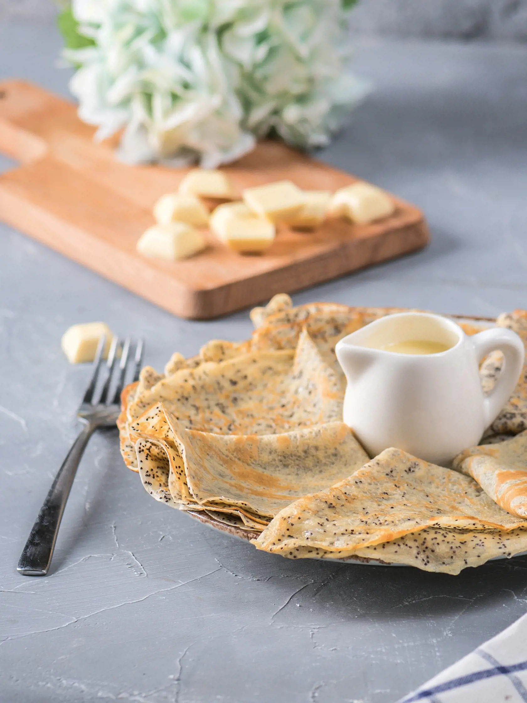 Makové palacinky s čokoládovou omáčkou