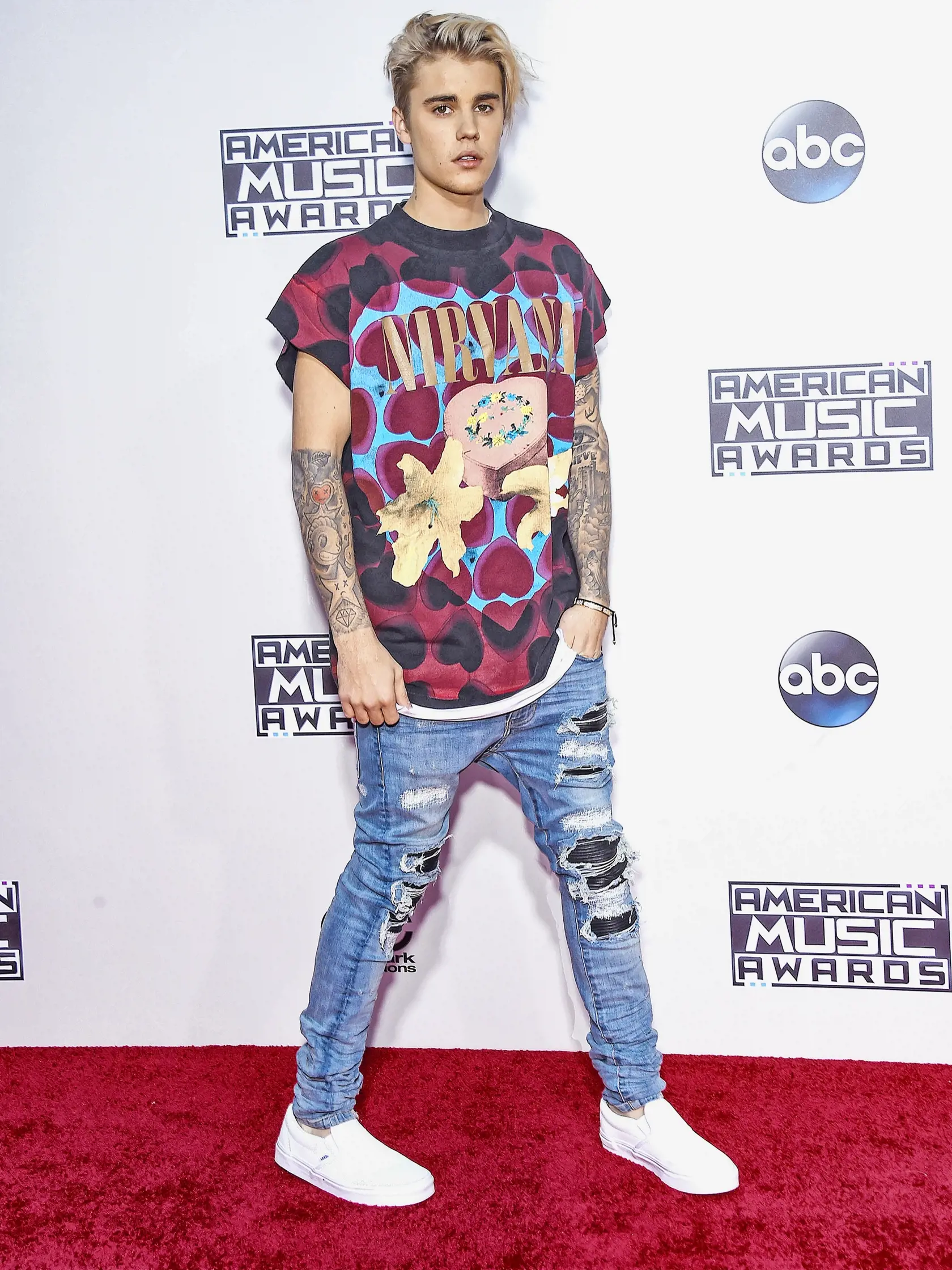 Justin Bieber viedol dokonca instavojnu s fanúšikmi, na ktorého sa spustila lavína po tom, čo sa v minulosti rozišiel s miláčikom Ameriky Selenou Gomez.