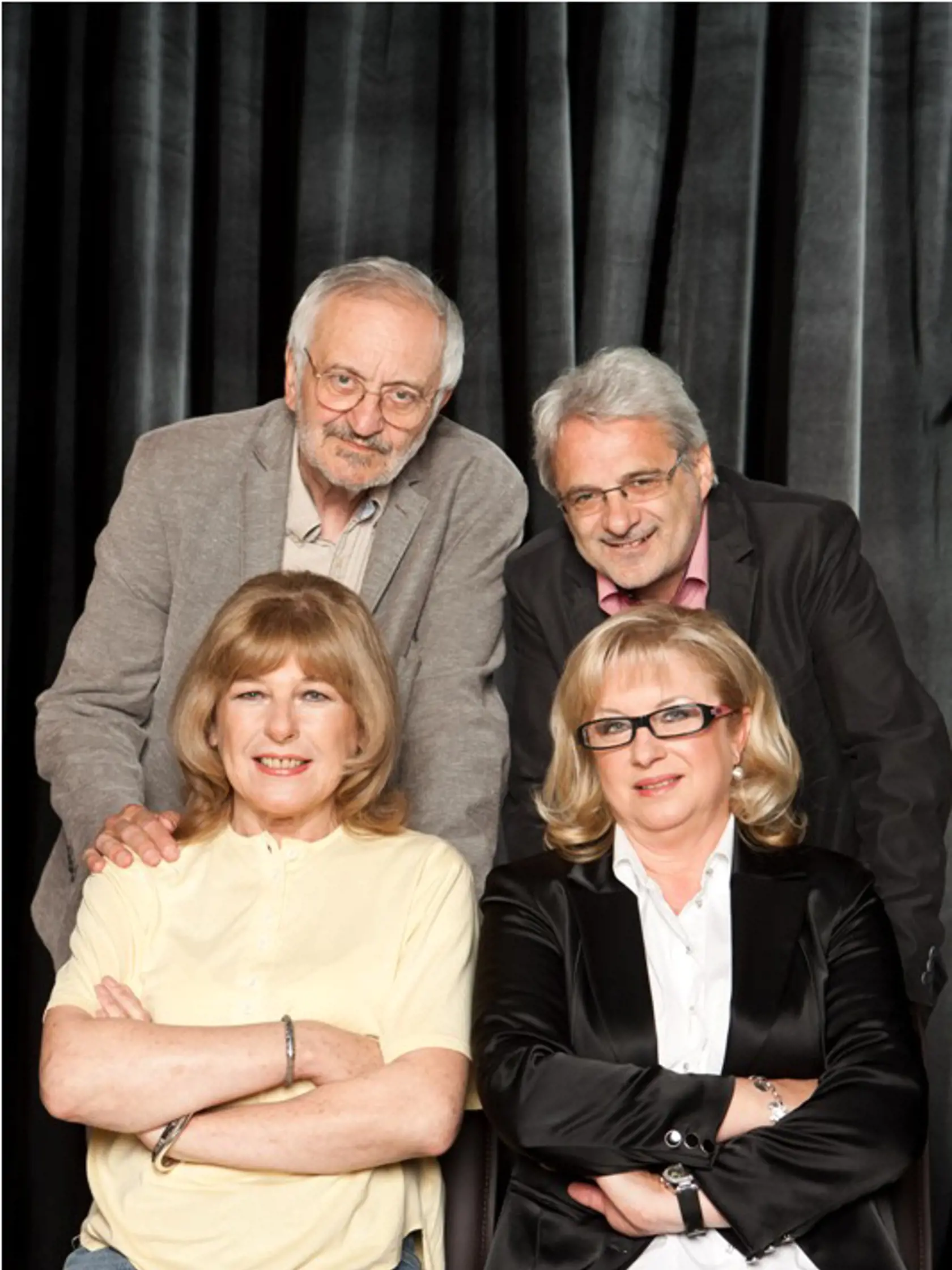 Elena Vacvalová, Milan Lasica, Oľga Feldeková a Marián Leško boli zohratou štvorkou v relácii Sedem. Maestro Lasica ich rady náhle a prekvapujúco opustil.