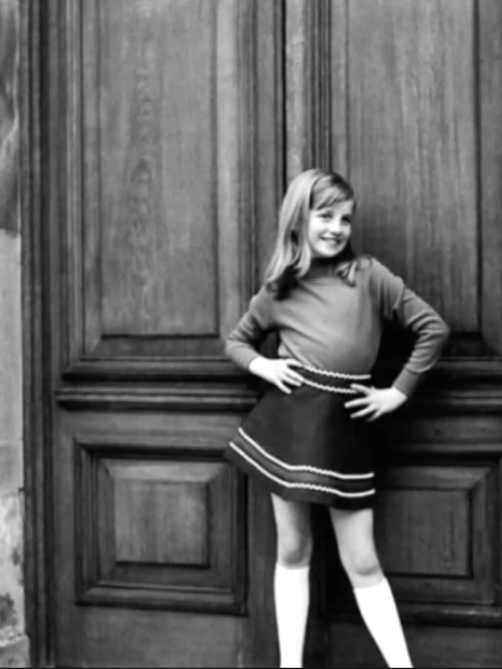 Pred stretnutím s princom Charlesom žila Diana relatívne normálny život. Milovala tanec a chcela byť baletkou.