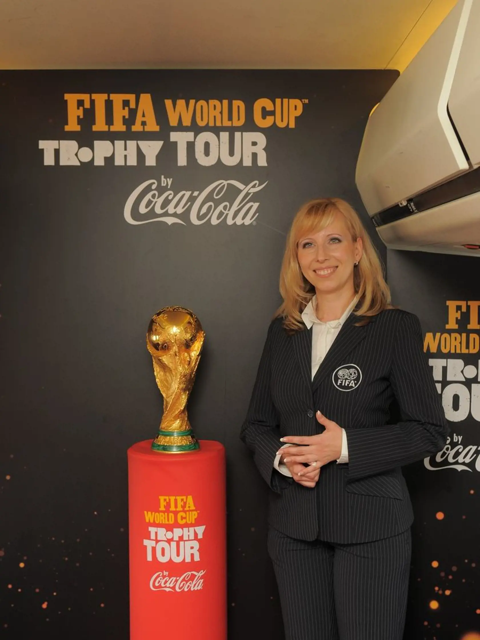 Úplne prvýkrát trofej ešte na letisku odhalila